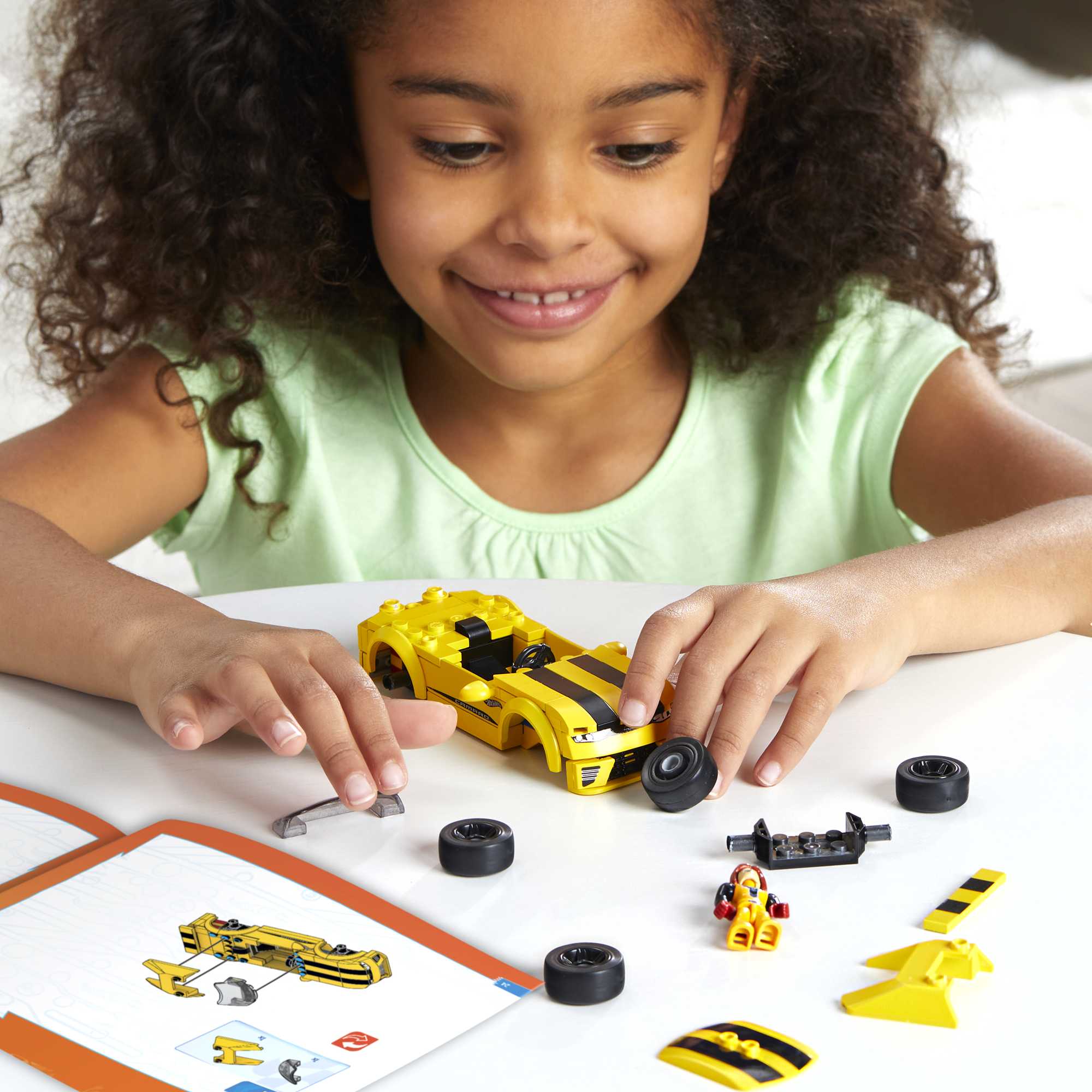 MEGA Hot Wheels 17 Camaro Real Racecar Building Set With 89 Pieces