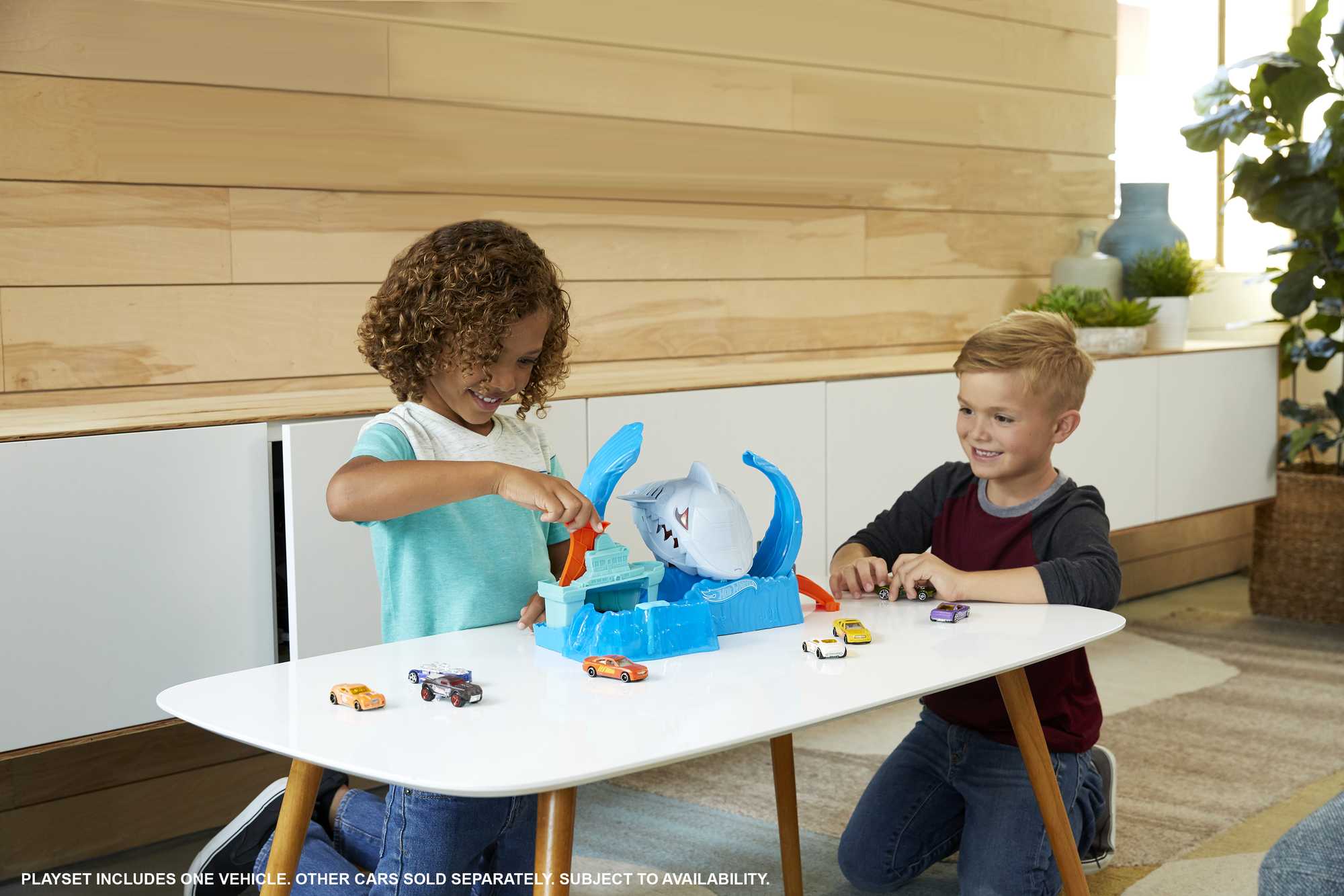 Hot Wheels City Color Shifter Shark Jump Play Set