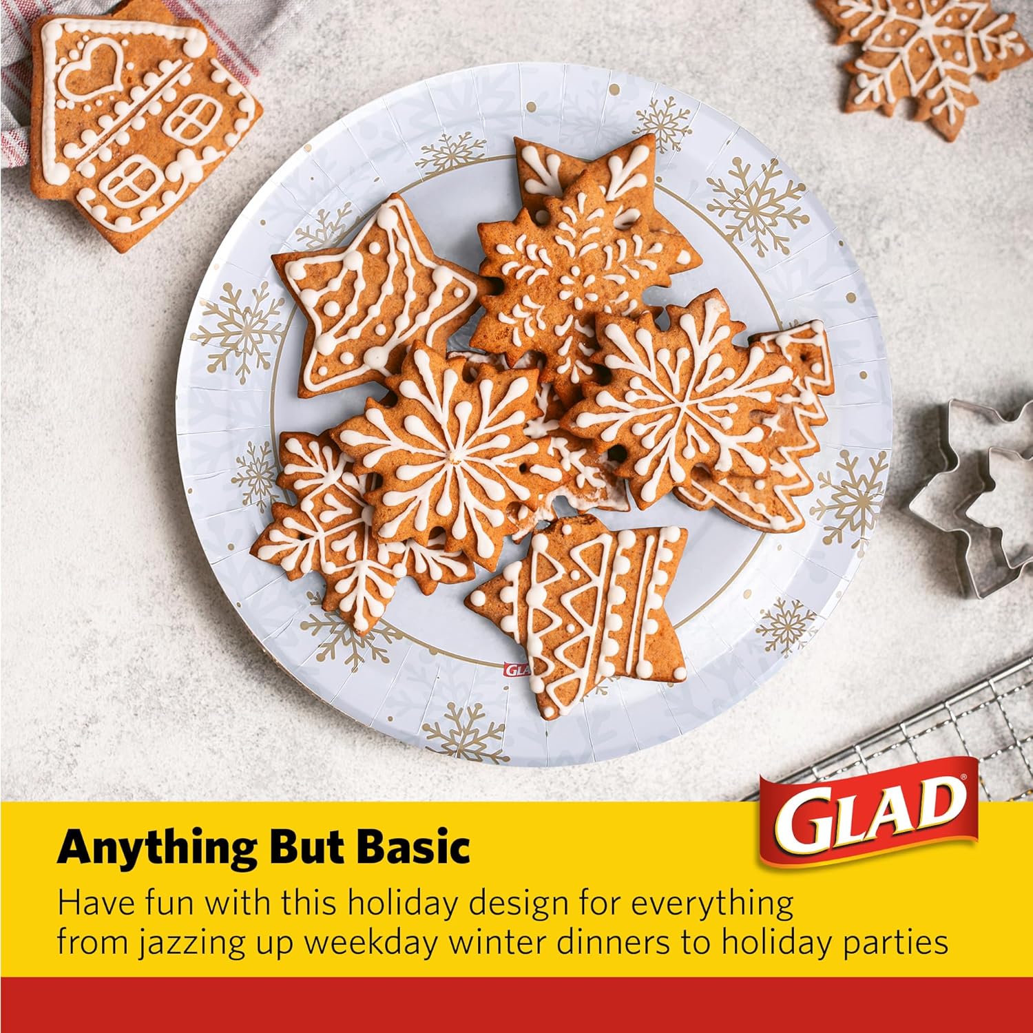 Glad Disposable Holiday Paper Plates, 10 Inch, 20 Count - Red Snowflake Design, Heavy Duty and Microwavable