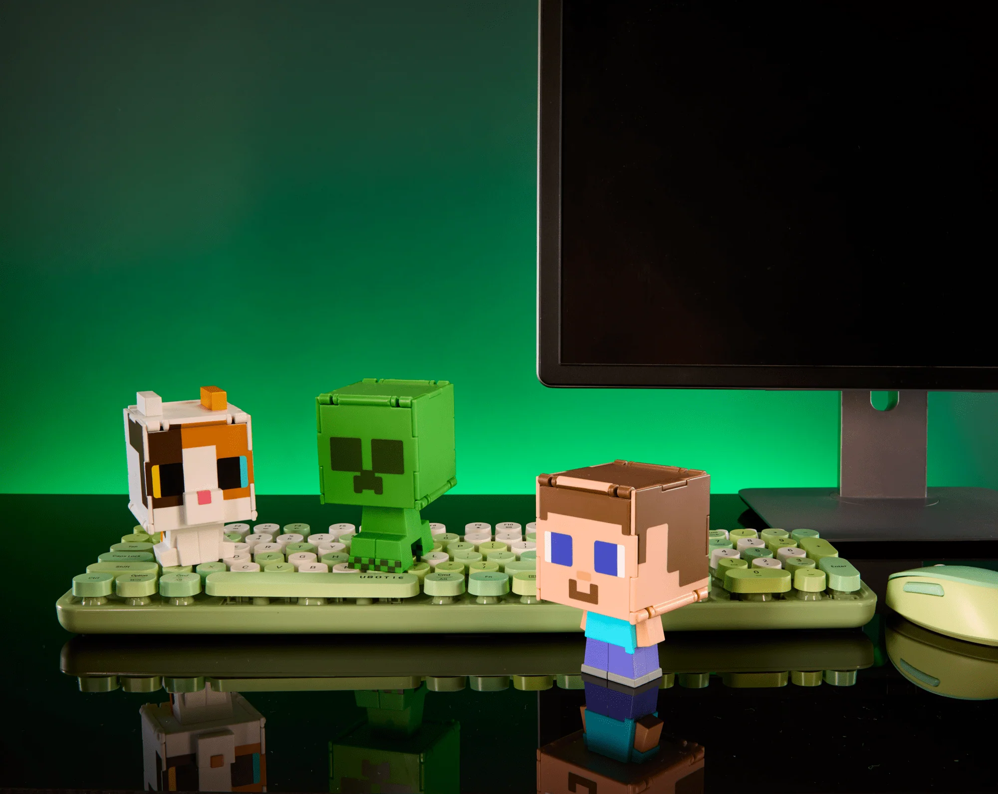 Minecraft Flippin�� Figs Figures Collection, 2-in-1 Fidget Play, 3.75-in Scale & Pixelated Design (Characters May Vary)
