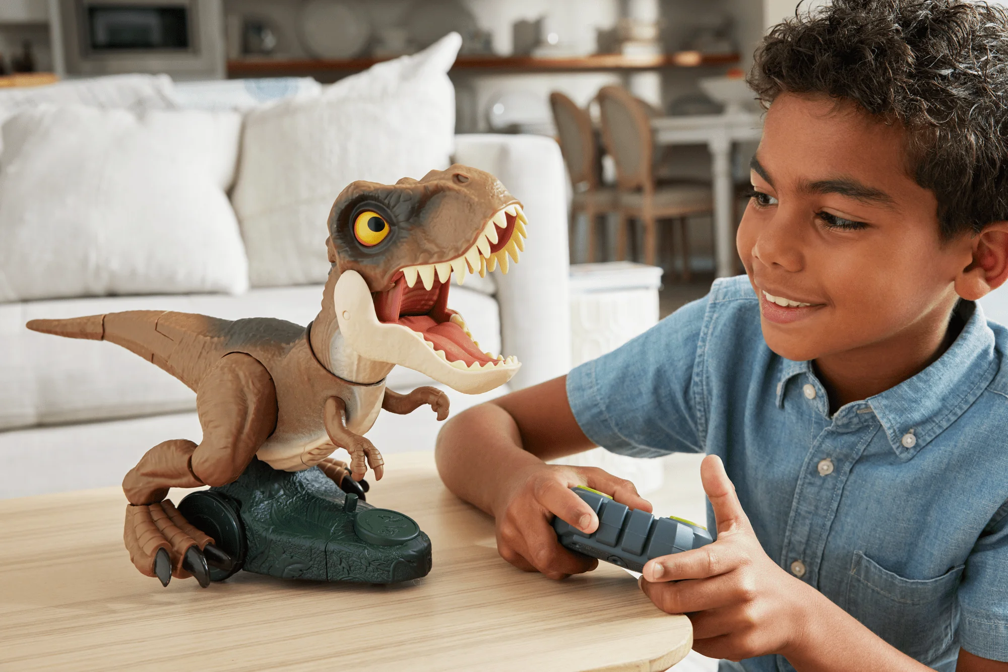Jurassic World Roarin�� Frenzy T Rex RC Toy, Motorized Remote Control Tyrannosaurus Rex Dinosaur