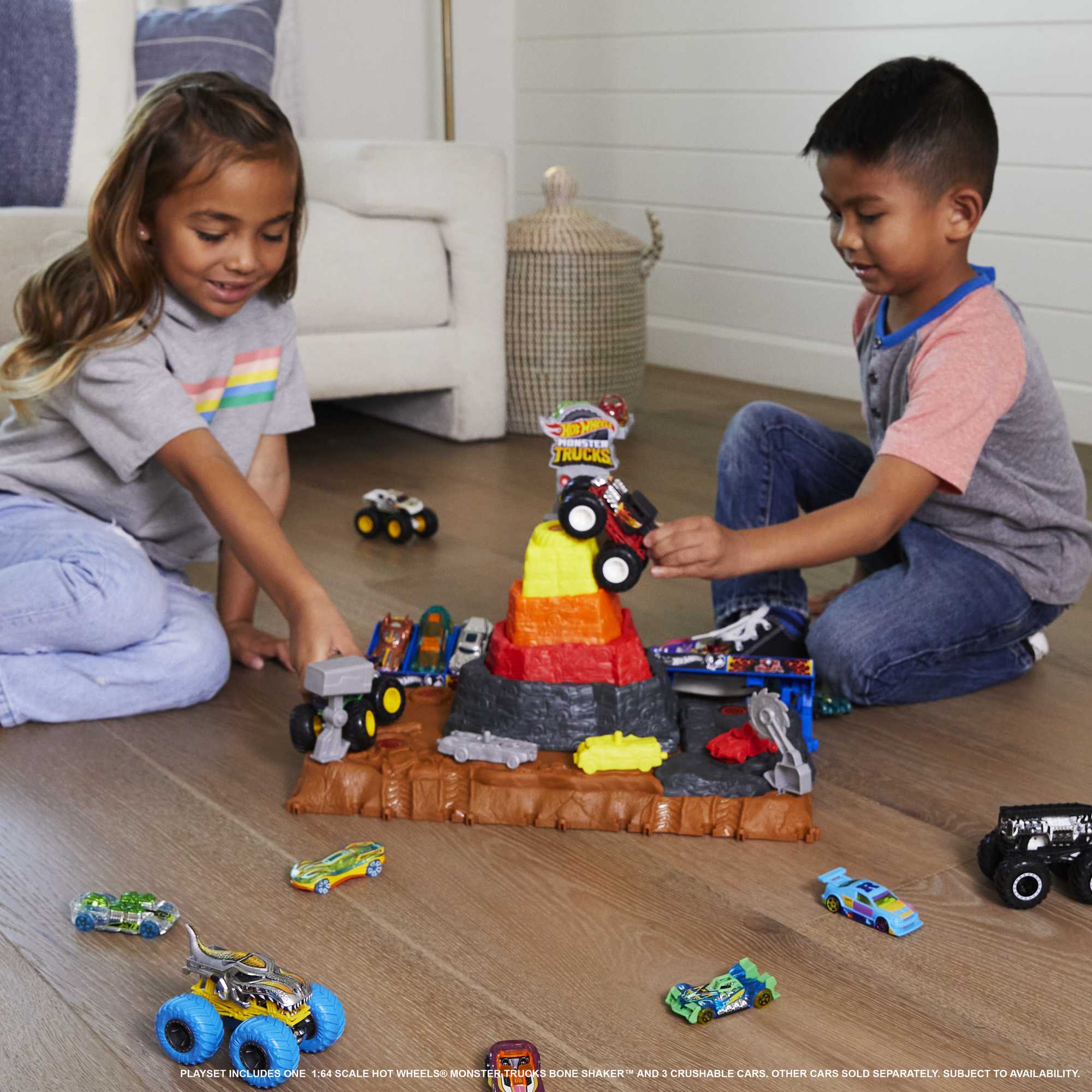 Hot Wheels Monster Trucks Pista de Brinquedo Arena de Demoli??o do Ferro-Velho de Bone Shaker