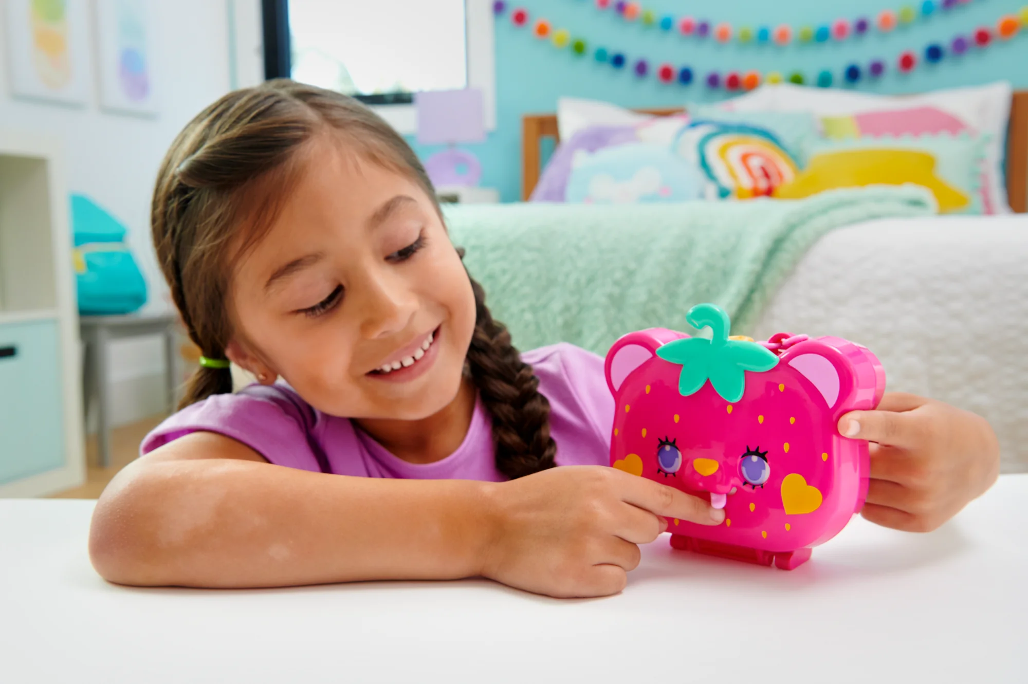Polly Pocket Dolls And Playset, Travel Toys, Straw-Beary Patch Compact