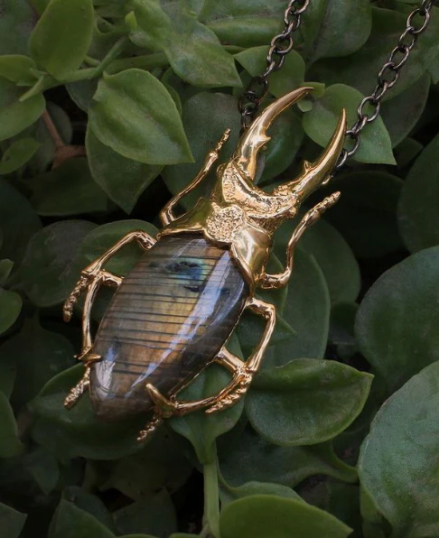 ALLE Escarabajo Labradorite Necklace