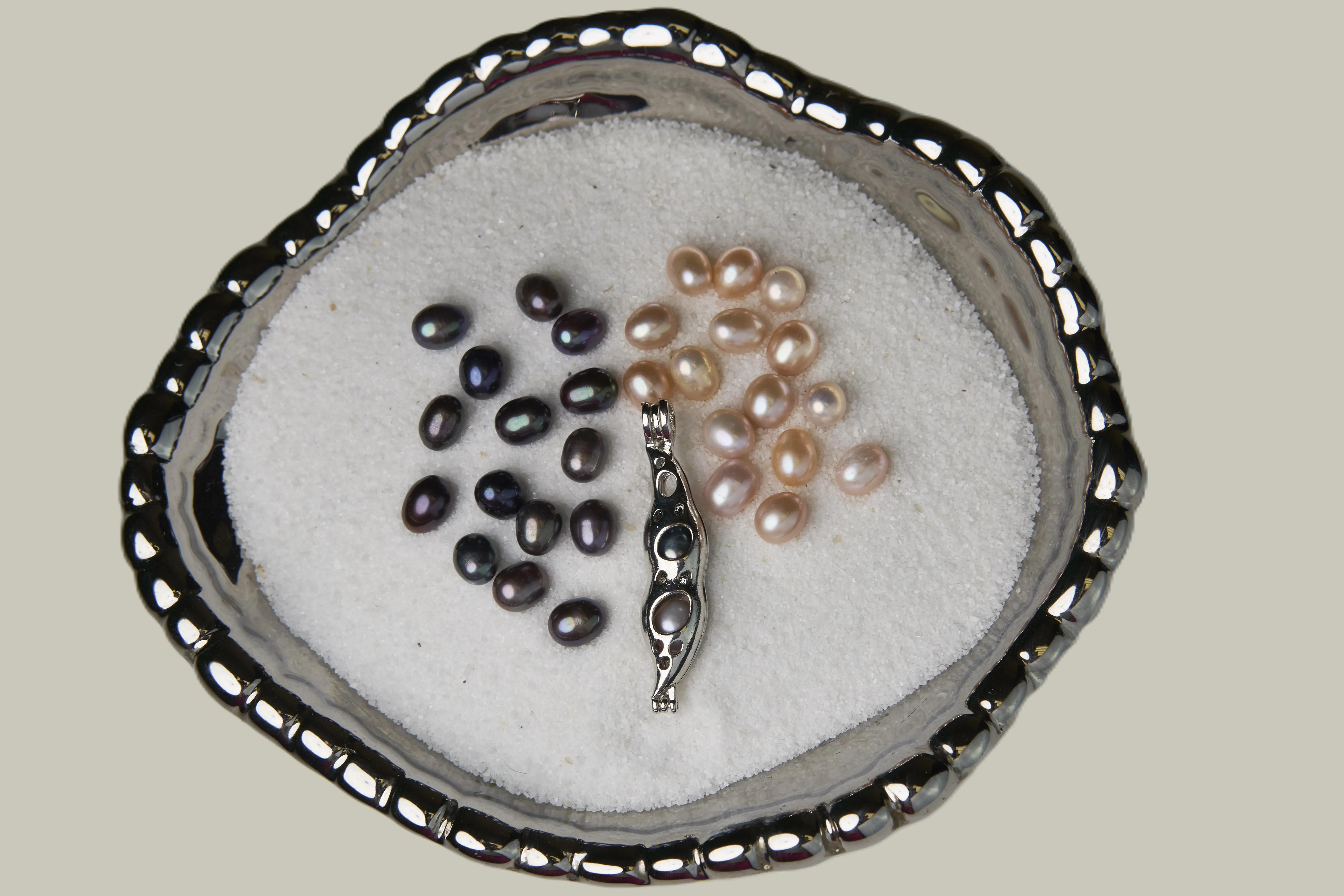Bargain Cave - Two Peas in a Pod Cage Necklace