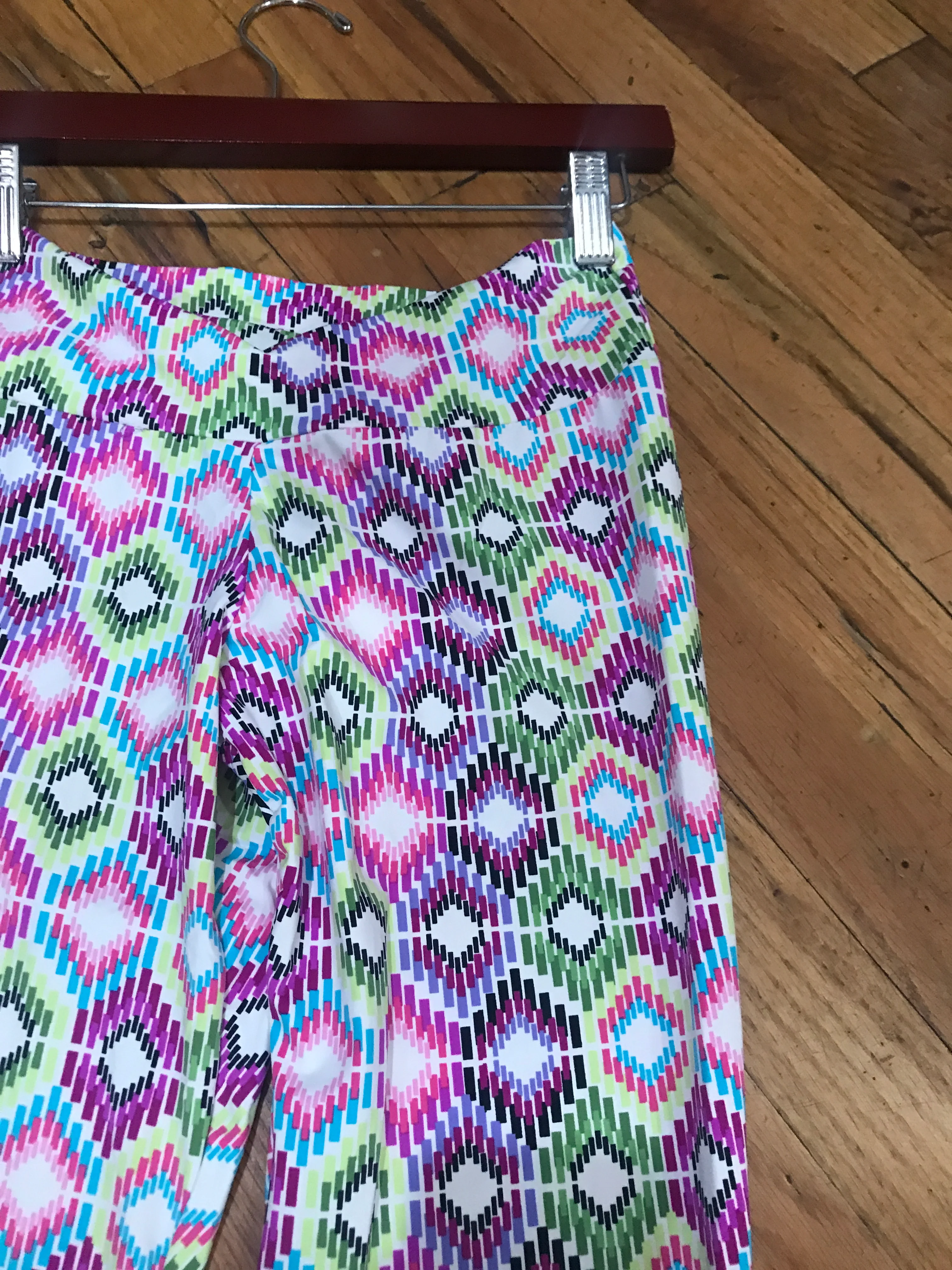 Women's Bitsy Bottom Capri Yoga Leggings