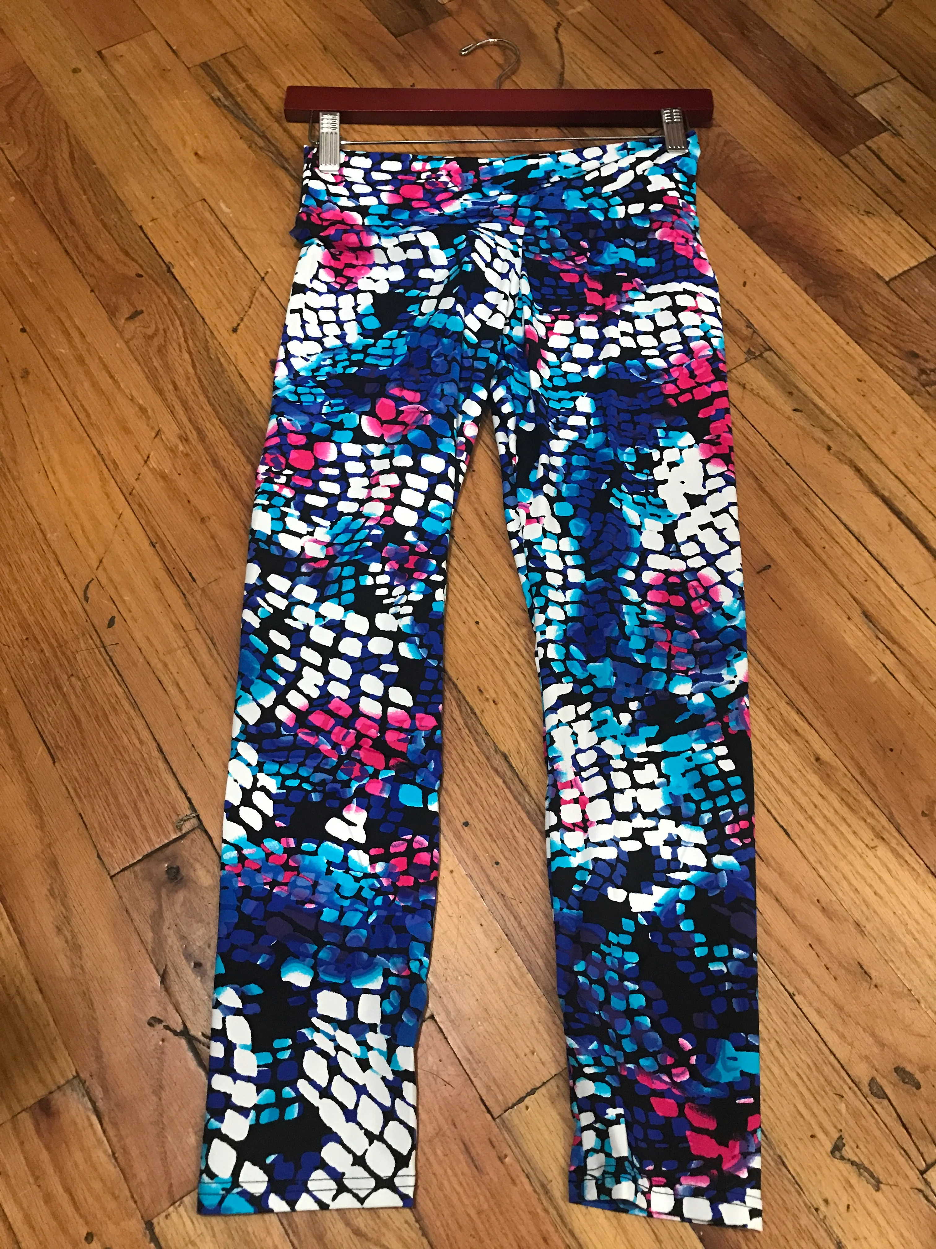 Women's Bitsy Bottom Capri Yoga Leggings