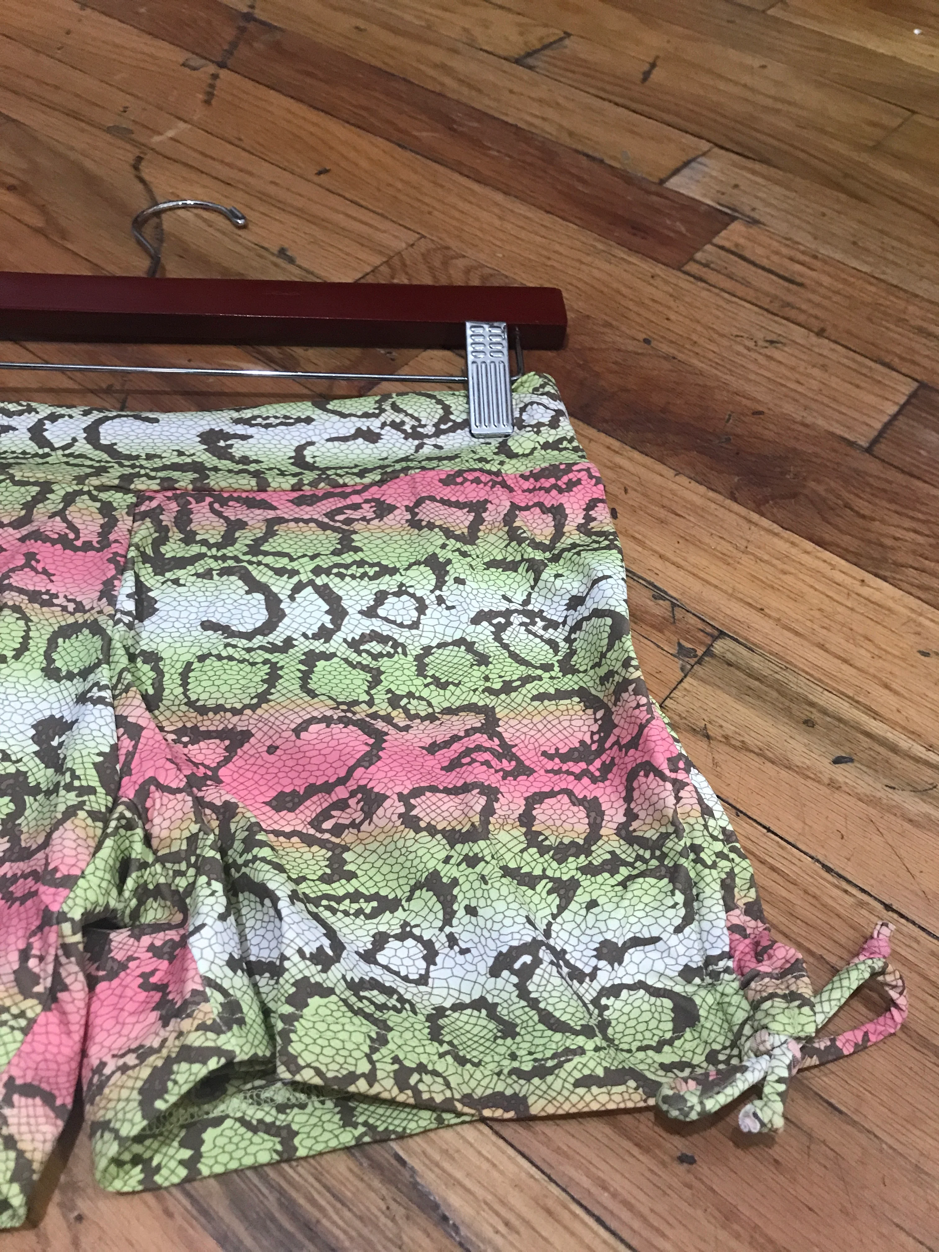 Women's Bitsy Bottom Yoga Shorts