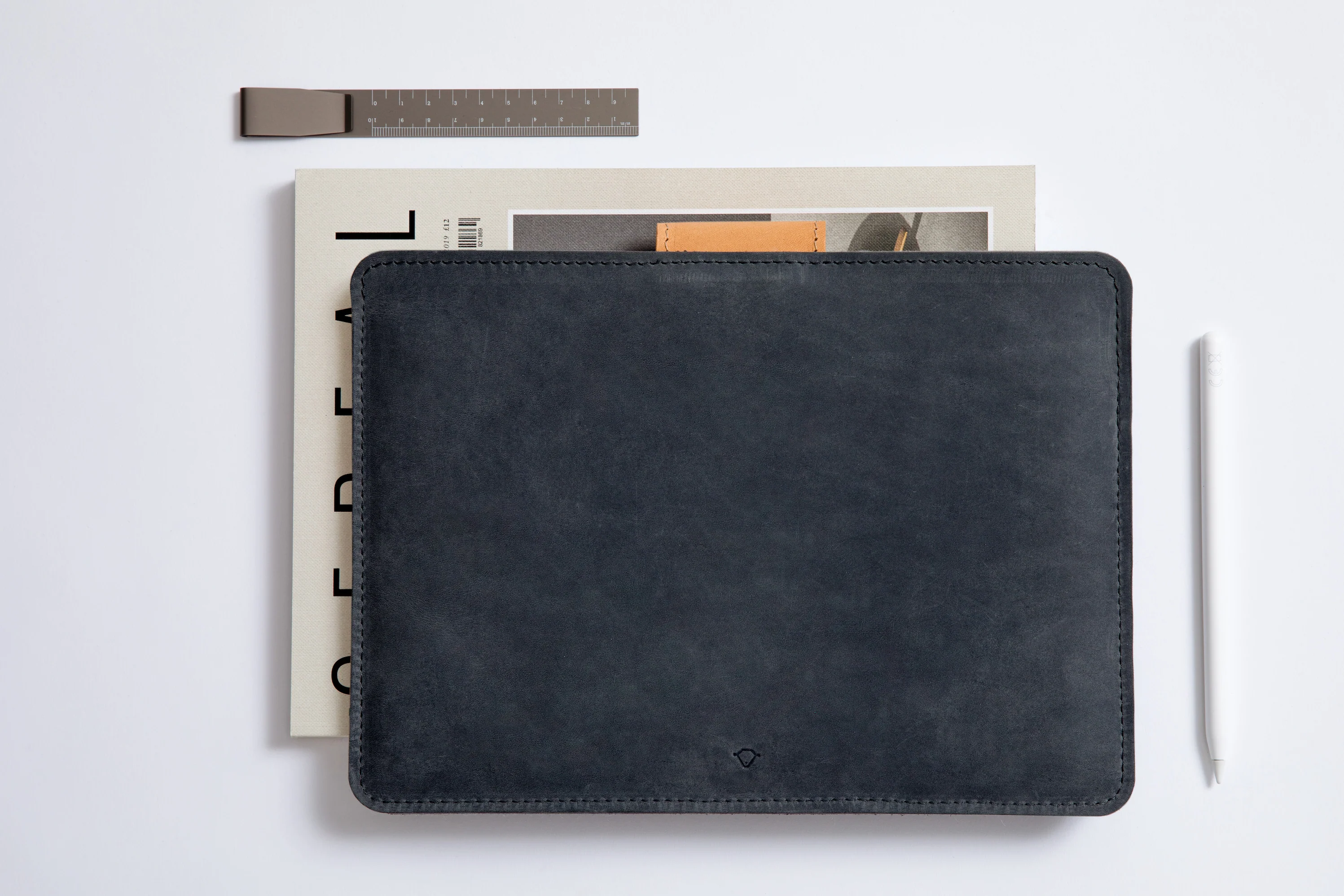 Remarkable Leather Case KEEP IT SNUG / Scandinavian grey/