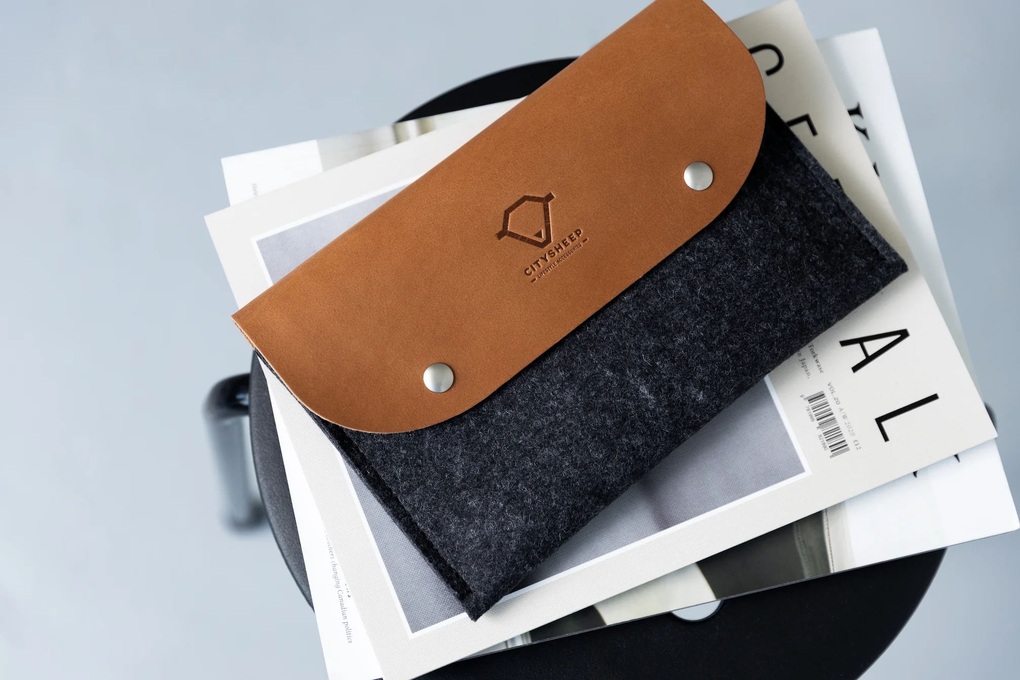 Remarkable Leather Folio CARRY MORE / Anthracite Vegetable Tanned/