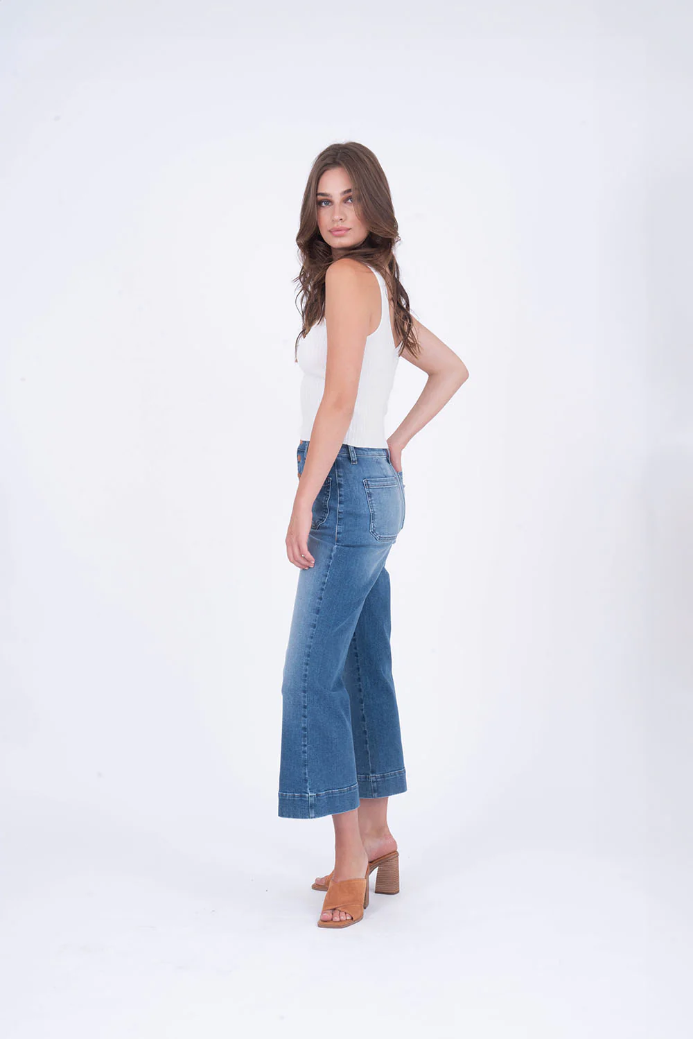 LeCrop Exposed Button Flare