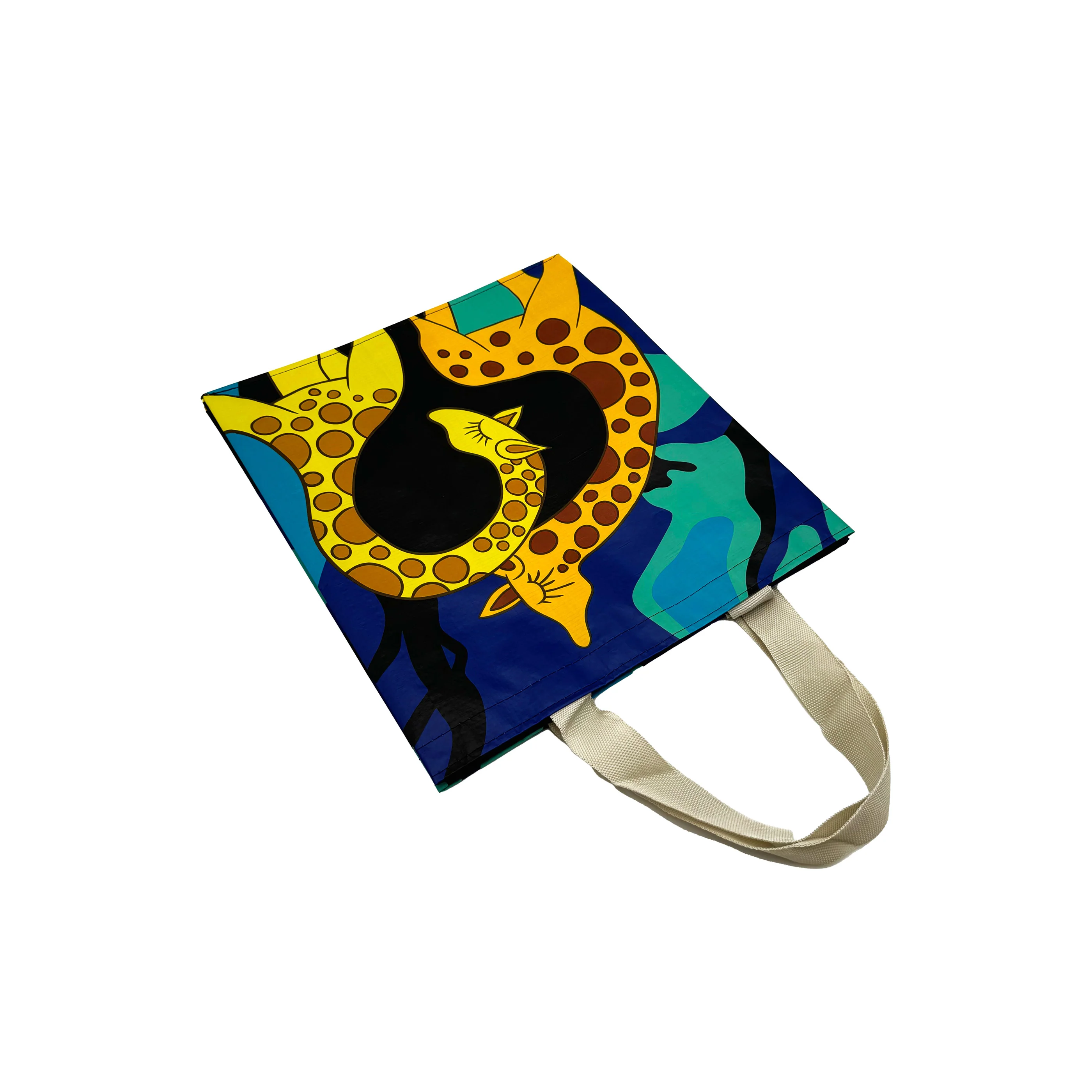 Everyday Medium Tote in Giraffes