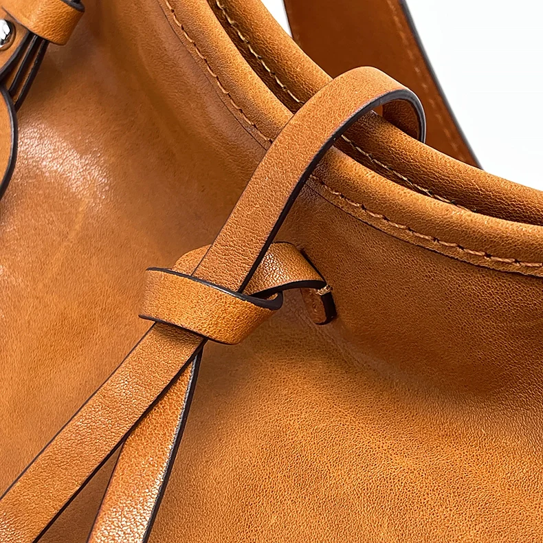 Vintage Saddle Hobo Shoulder Bag – Brown Leather Slouch Bag with Side Pockets