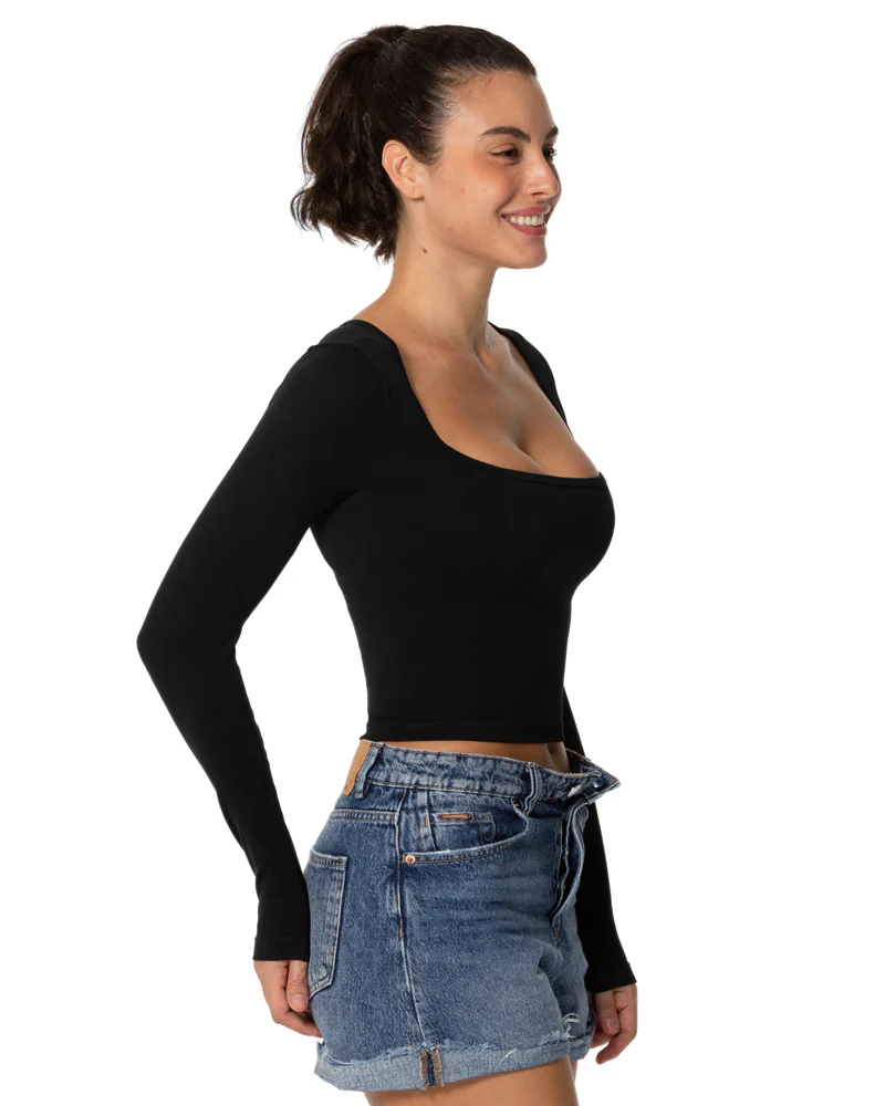 Sexy seamless shirt with wide square collar