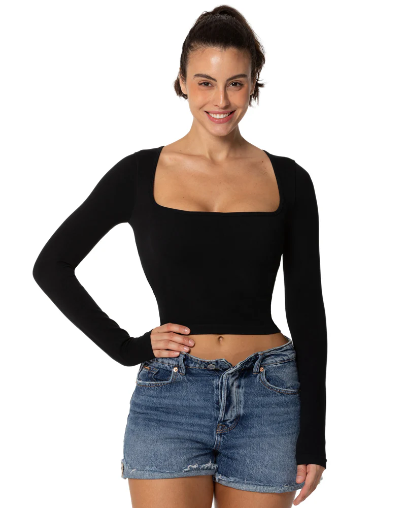 Sexy seamless shirt with wide square collar