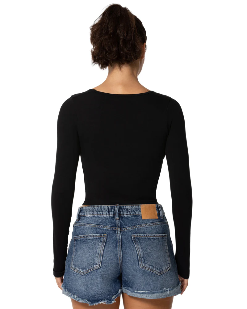 Sexy seamless shirt with wide square collar