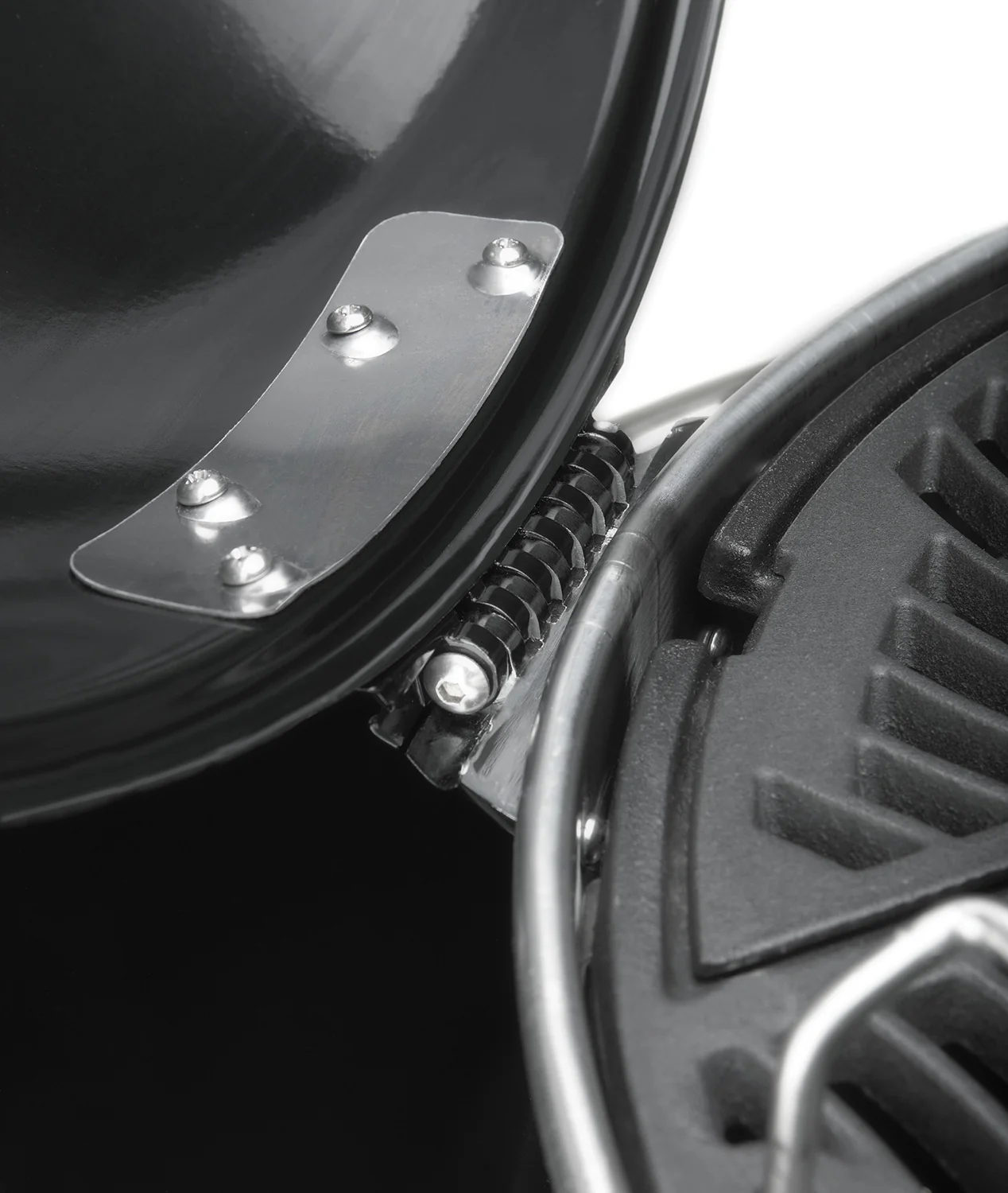 Napoleon Rodeo Pro – Premium Holzkohlegrill mit Grillwagen, Ø 57 cm