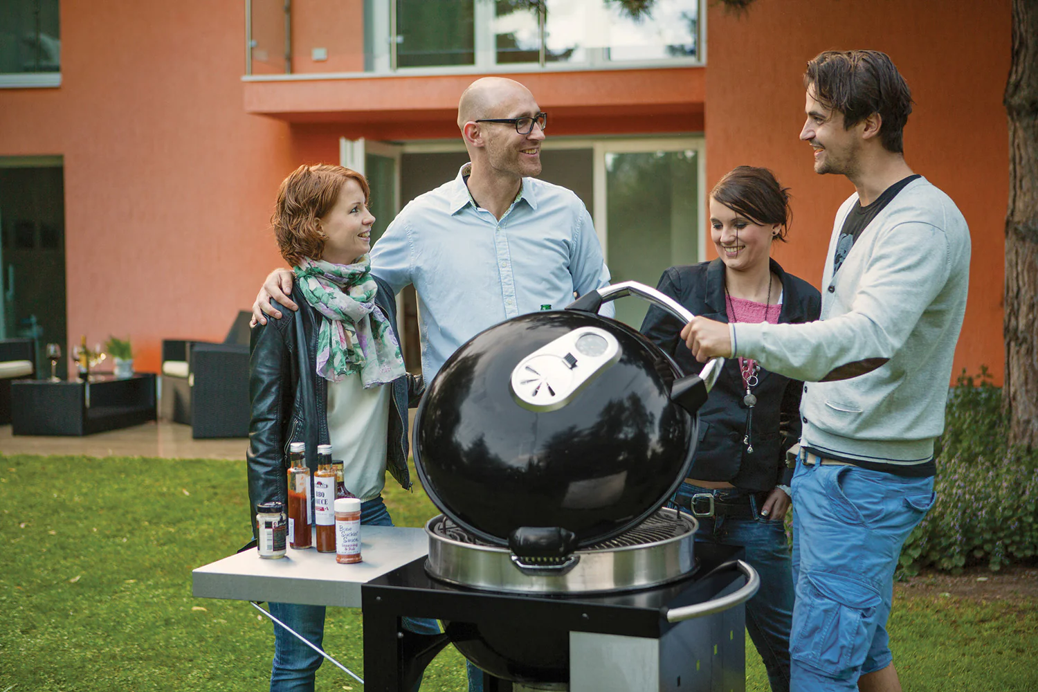 Napoleon Rodeo Pro – Premium Holzkohlegrill mit Grillwagen, Ø 57 cm