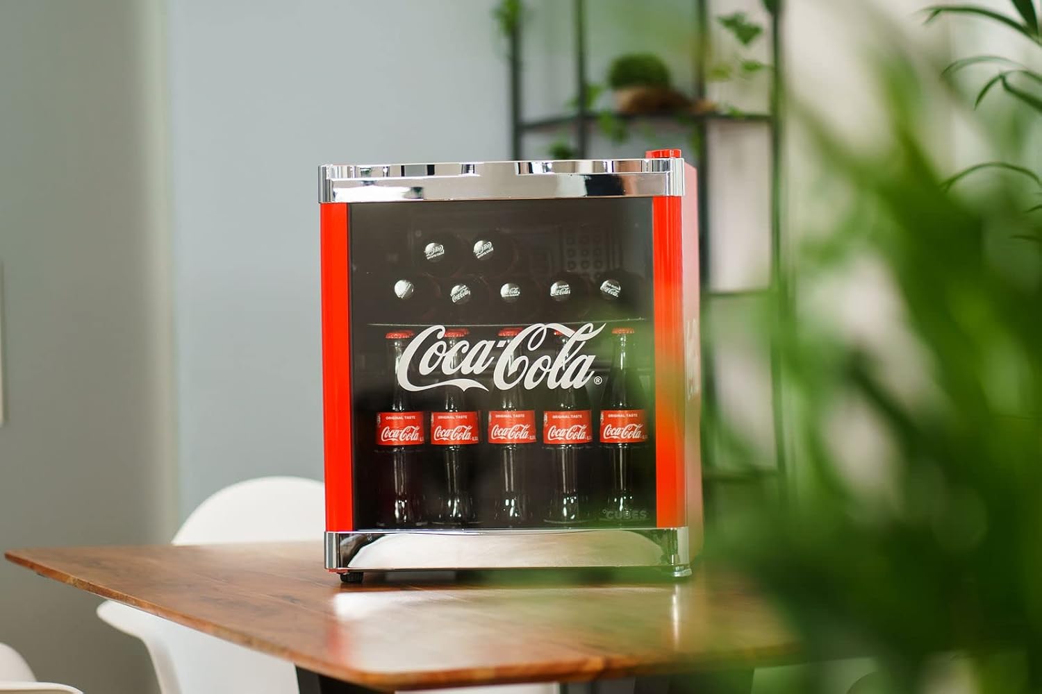 CUBES Mini-Kühlschrank 48 L – Retro Getränkekühlschrank Coca-Cola Design, tragbar & energiesparend