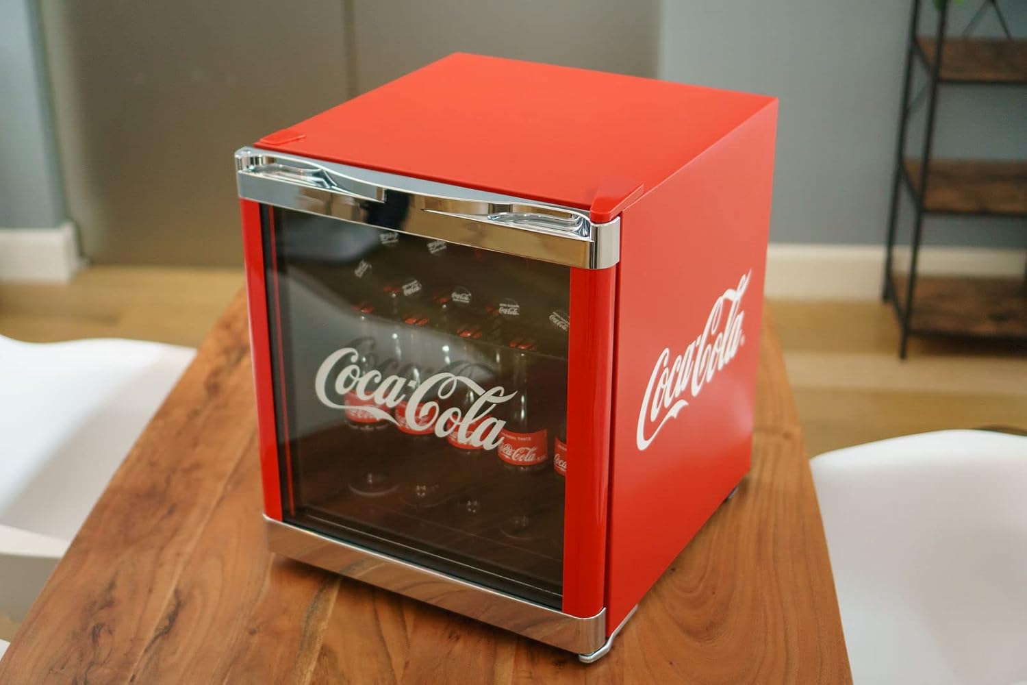 CUBES Mini-Kühlschrank 48 L – Retro Getränkekühlschrank Coca-Cola Design, tragbar & energiesparend