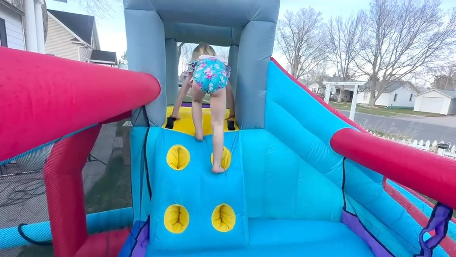 8-in-1 Kinder Wasserspaß Rutsche – aufblasbarer Spielpark mit Kletterwand, Pool & Wasserkanonen