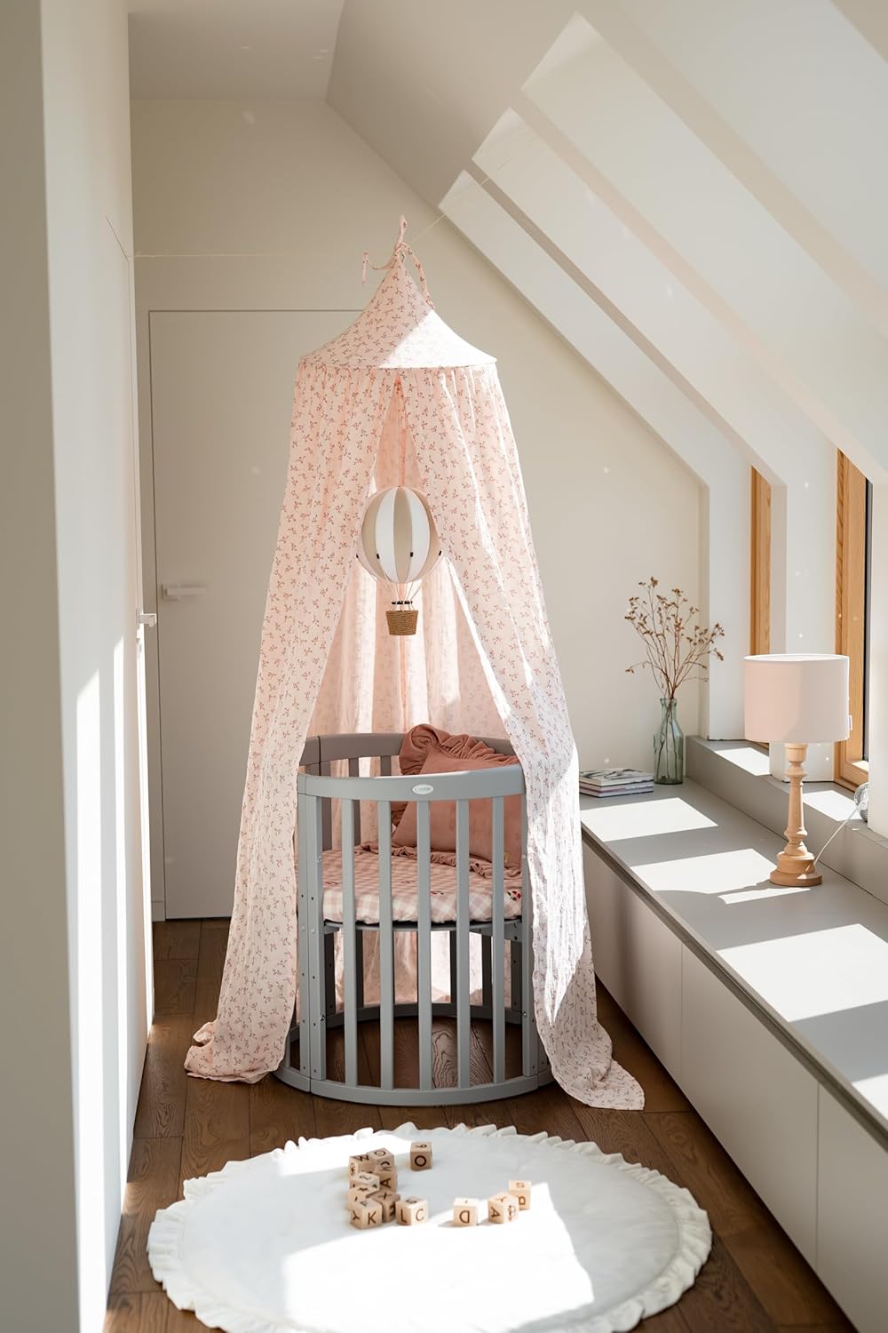 Waldin Oval Baby-Bett 7in1 – Mitwachsend, Gitterbett, Wickelkommode