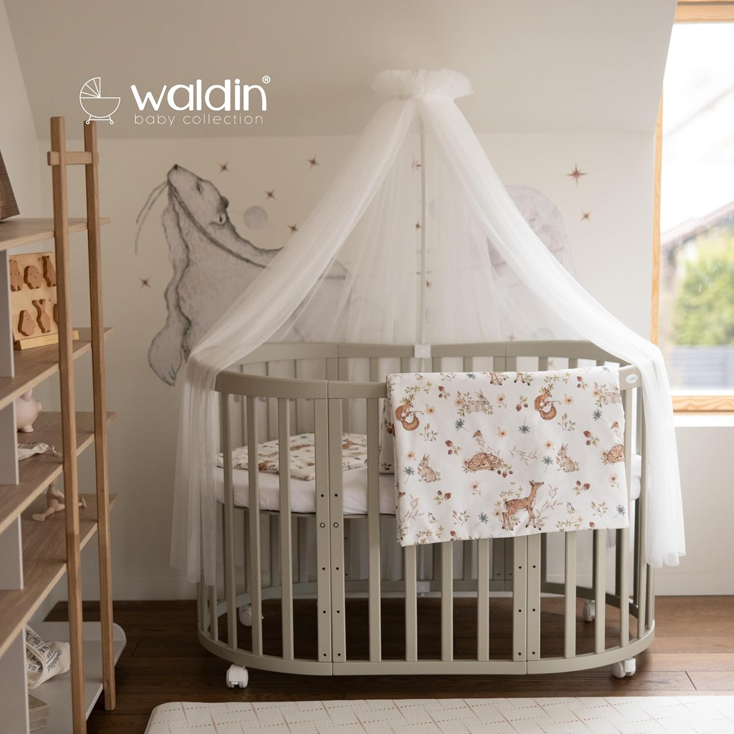 Waldin Oval Baby-Bett 7in1 – Mitwachsend, Gitterbett, Wickelkommode