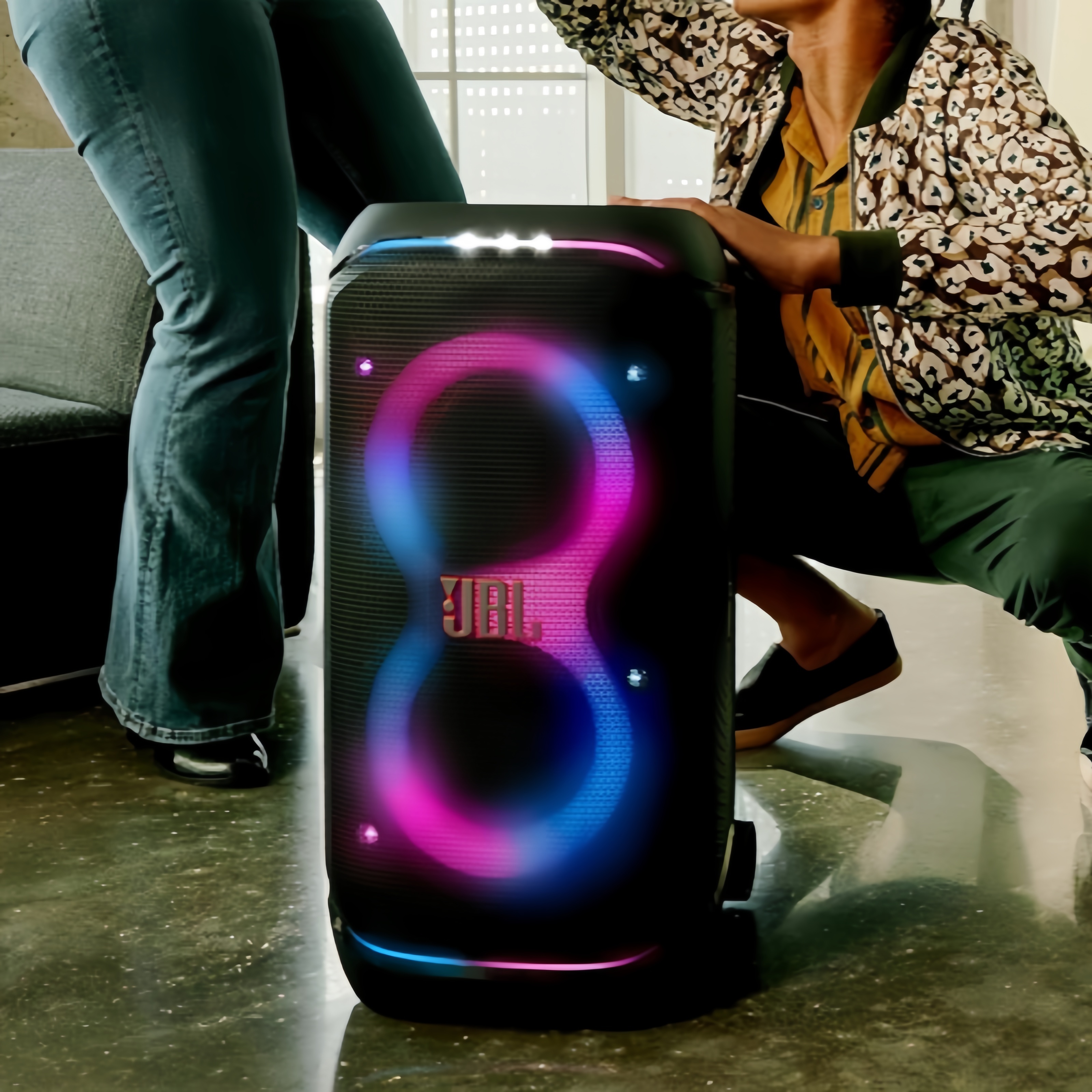 JBL Partybox Stage 120 – Kraftvoller Sound, KI-Sound-Boost & 12 Stunden Akkulaufzeit