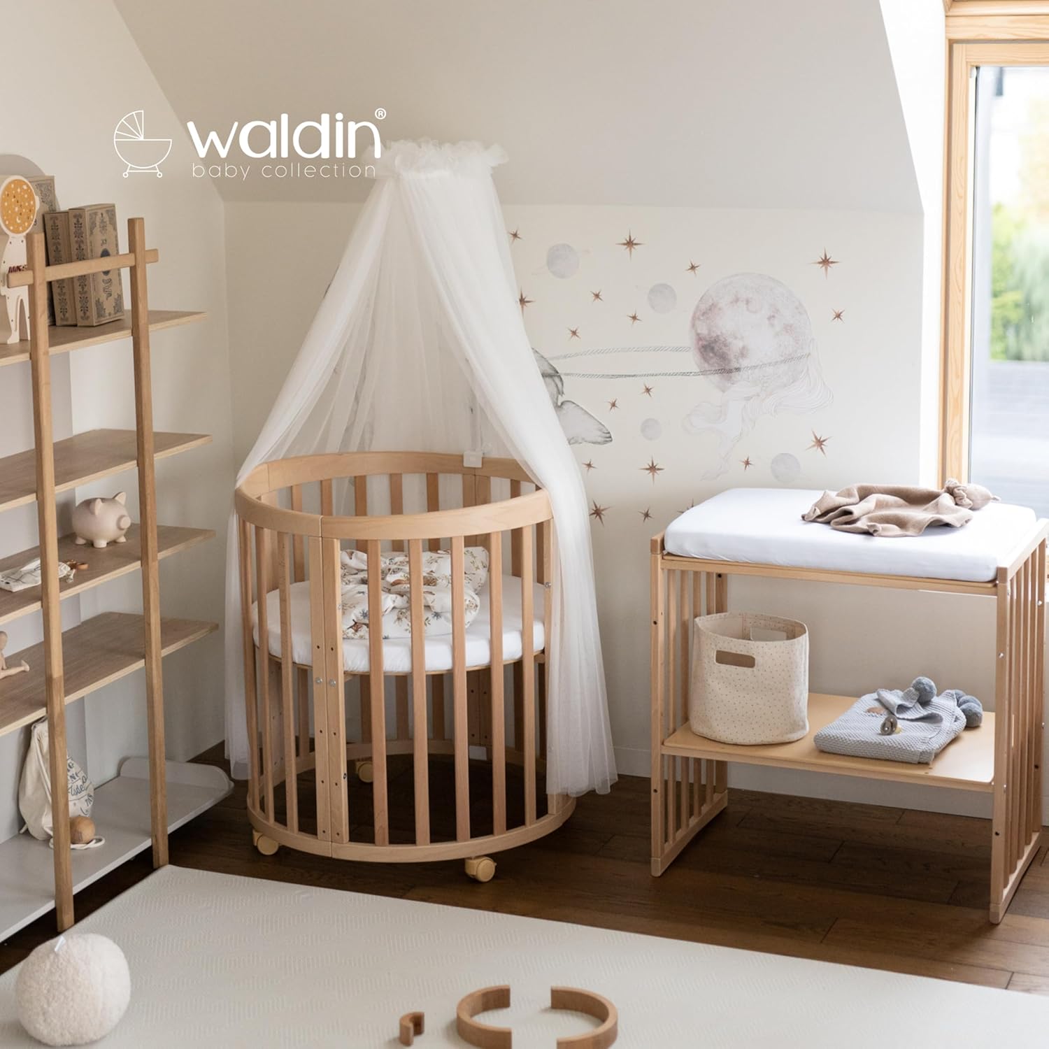Waldin Oval Baby-Bett 7in1 – Mitwachsend, Gitterbett, Wickelkommode