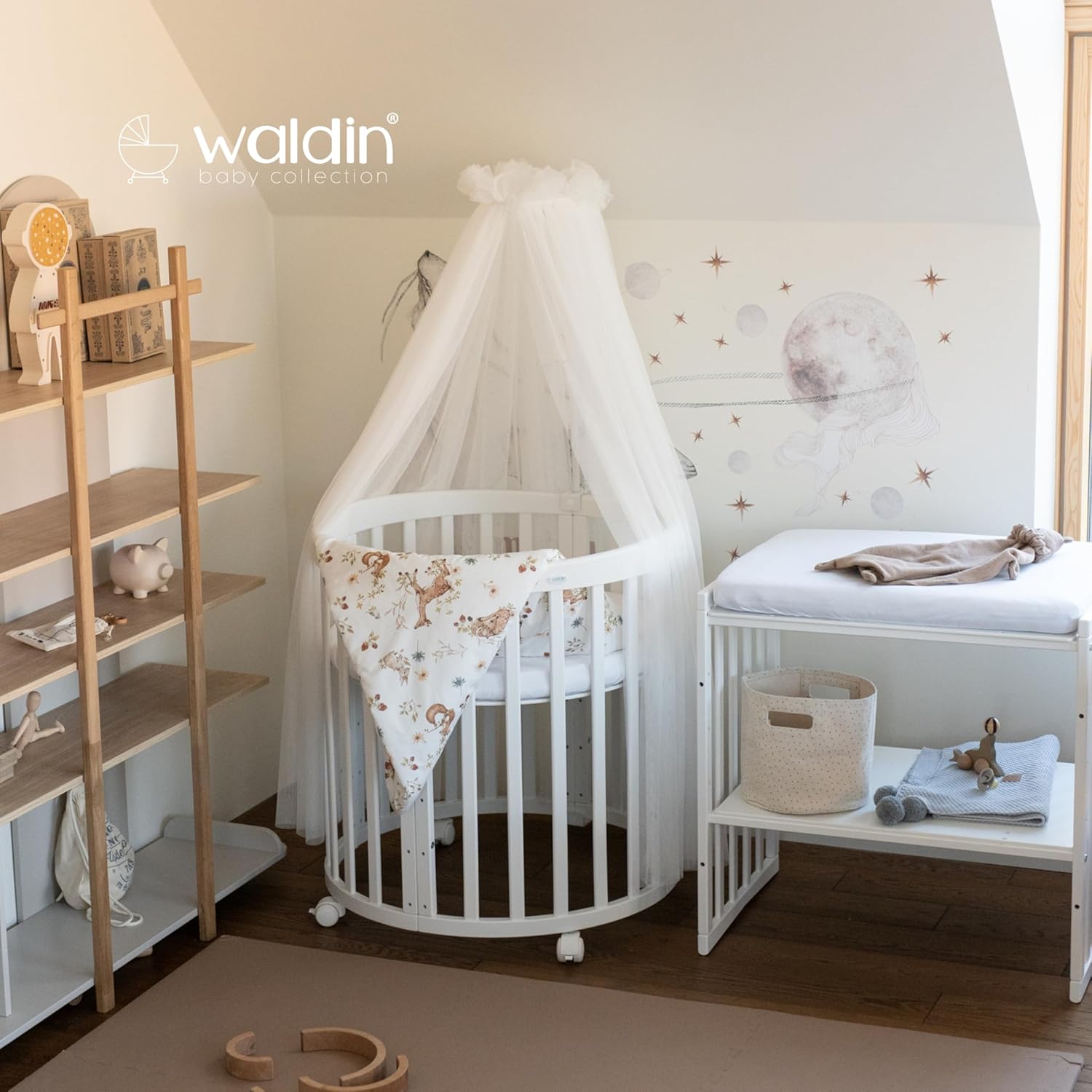 Waldin Oval Baby-Bett 7in1 – Mitwachsend, Gitterbett, Wickelkommode