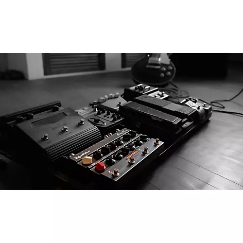 Hughes & Kettner Two Channel 50watt Modern tone pedalamp. F/X loop, Redbox AE+, Headphone out Black