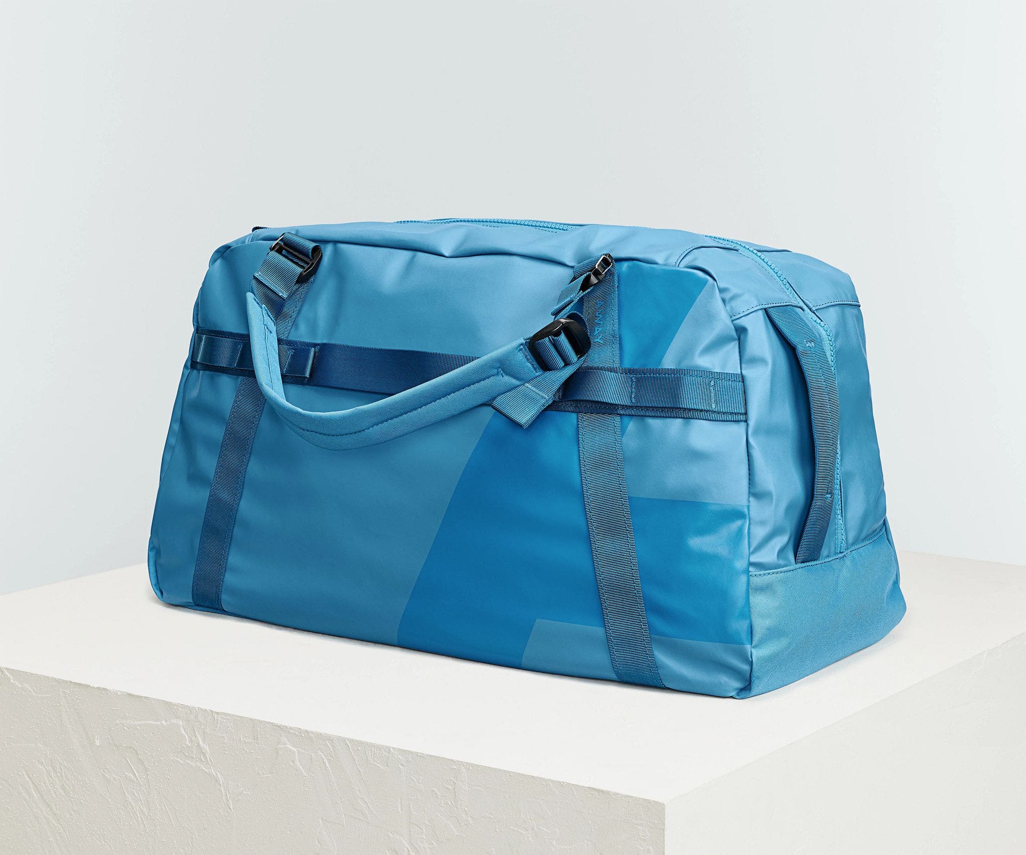 Active Duffle 55L in Vivid Blue