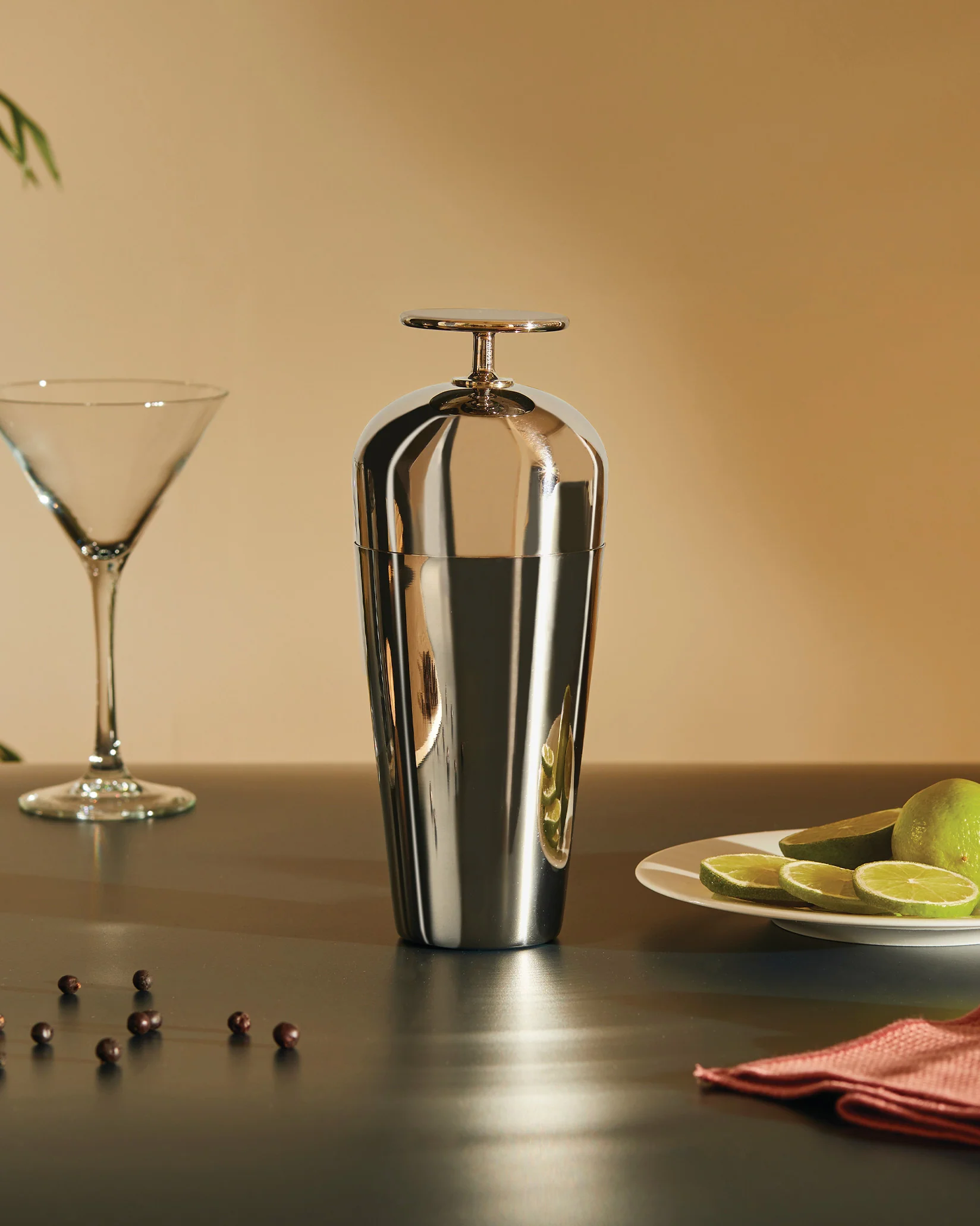 Alessi The tending box “Parisienne” cocktail shaker in 18/10 stainless steel. Design Giulio Iacchetti , Consultant Oscar Quagliarini
