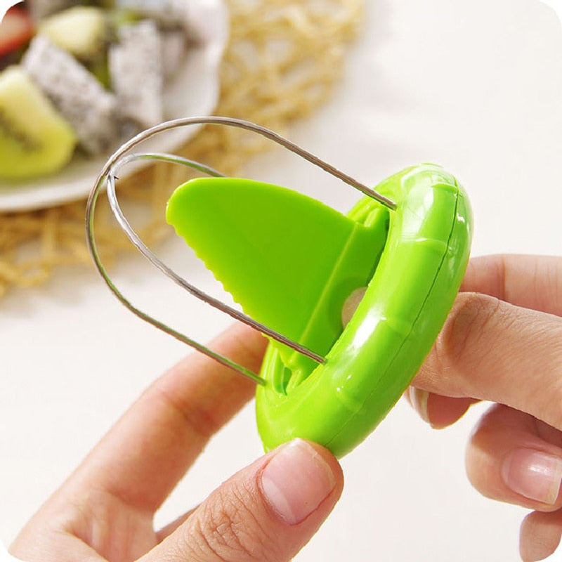 Kiwi Cutter Peeler Kitchen Gadgets Tools Slicer Kiwi Fruit Slicer for Peeling & Quartering, Slices Fruit for Fruit Salad & Snacking （Green）