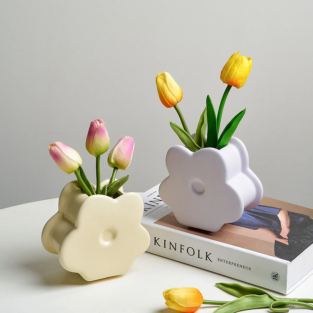 Petite Blossom: A Charming 4-Petal Flower Tabletop Vase