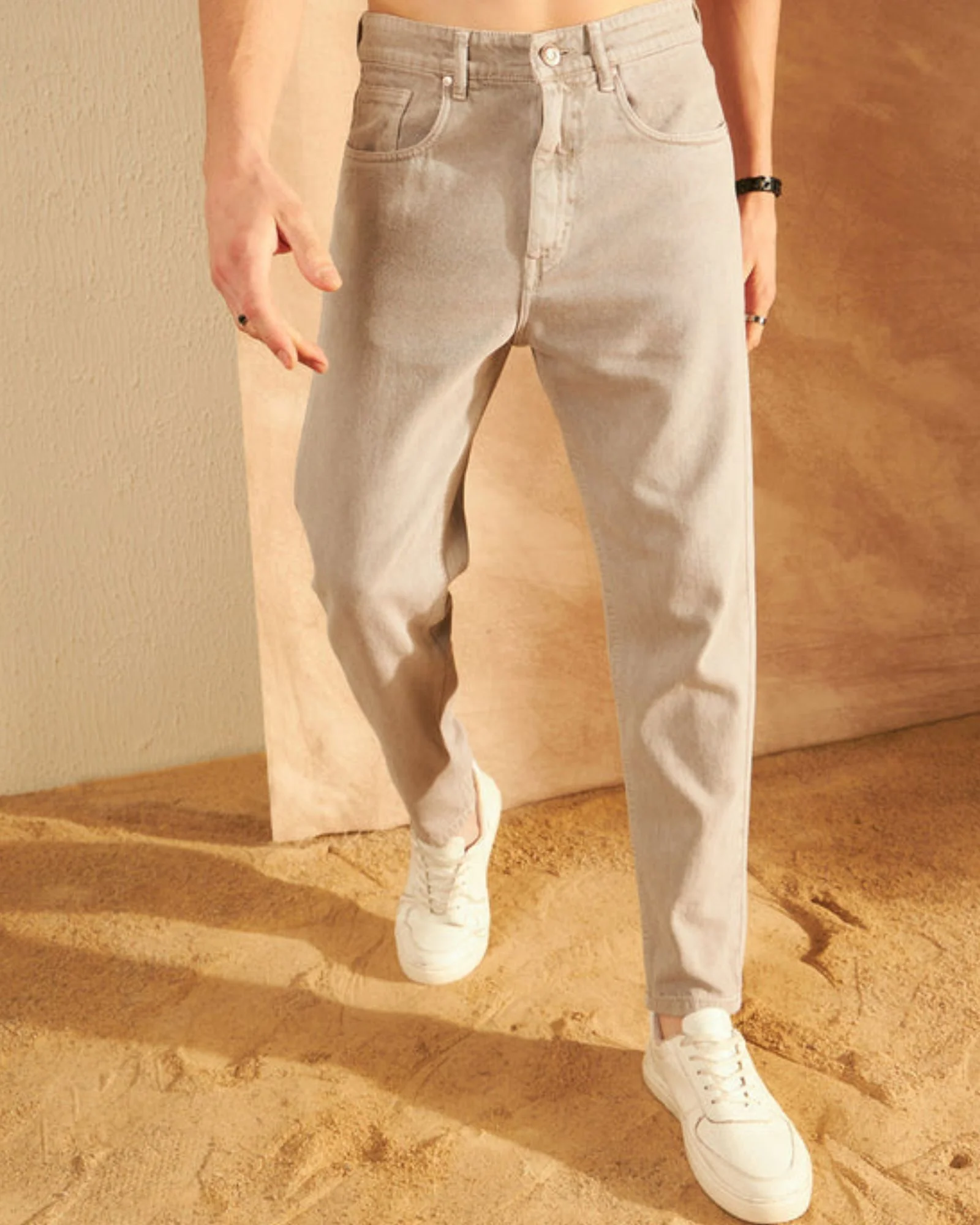 Beige: Mom Fit Jeans