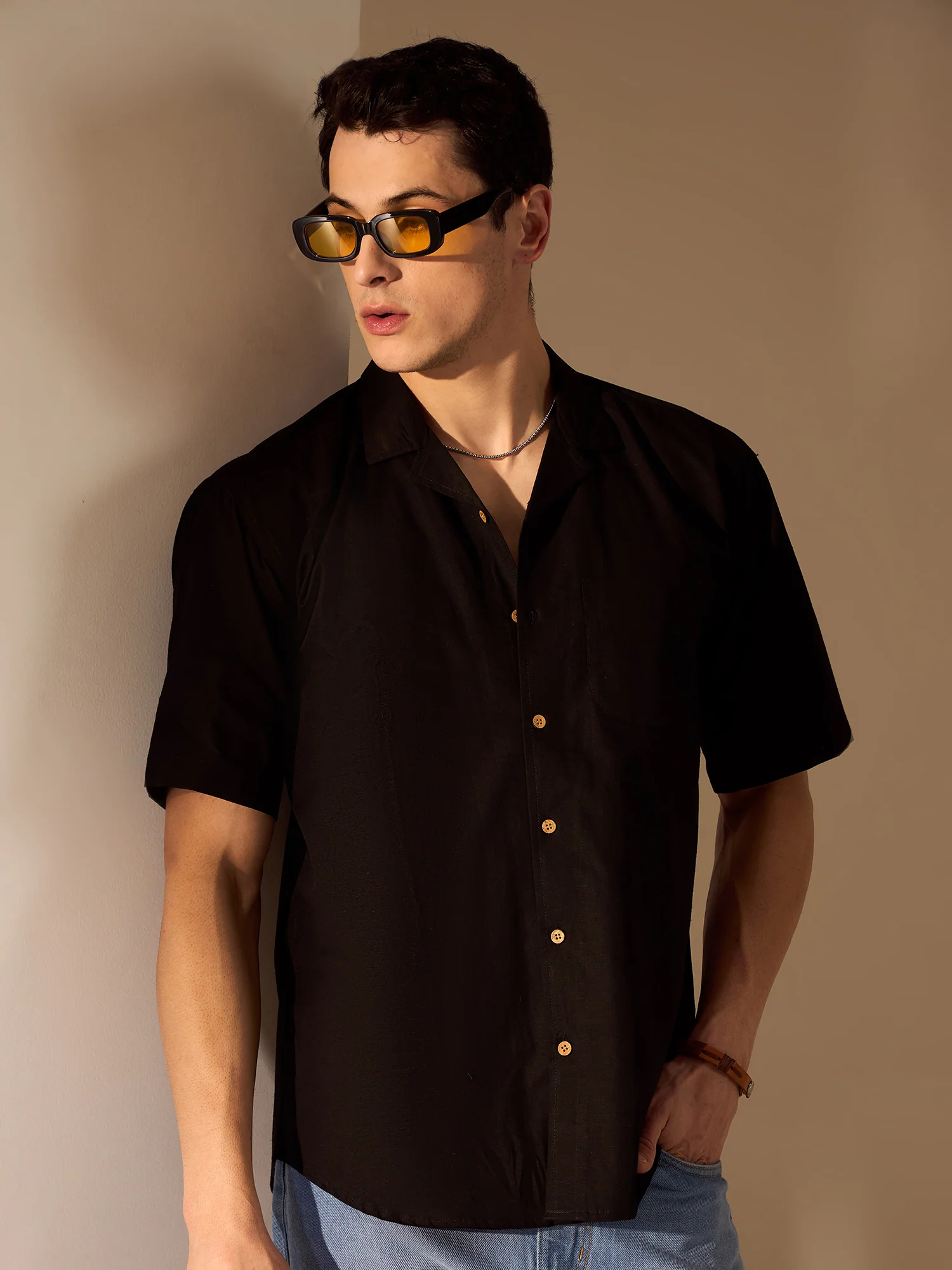 Black: Half Sleeves Sustainable Hemp Oversize Shirt