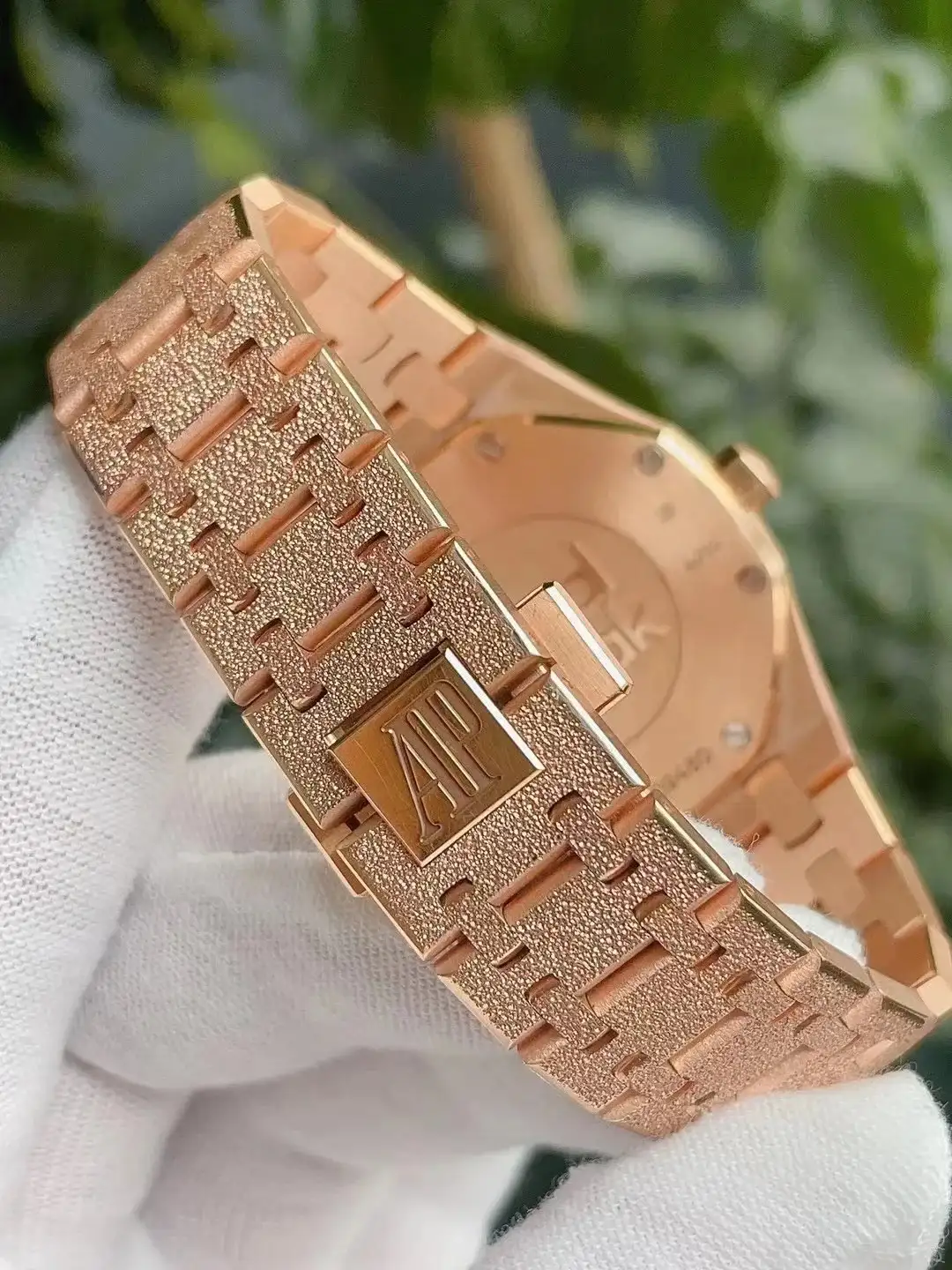 Audemars Piguet Royal Oak Frosted Gold Quartz Gold 67653OR.GG.1263OR.02