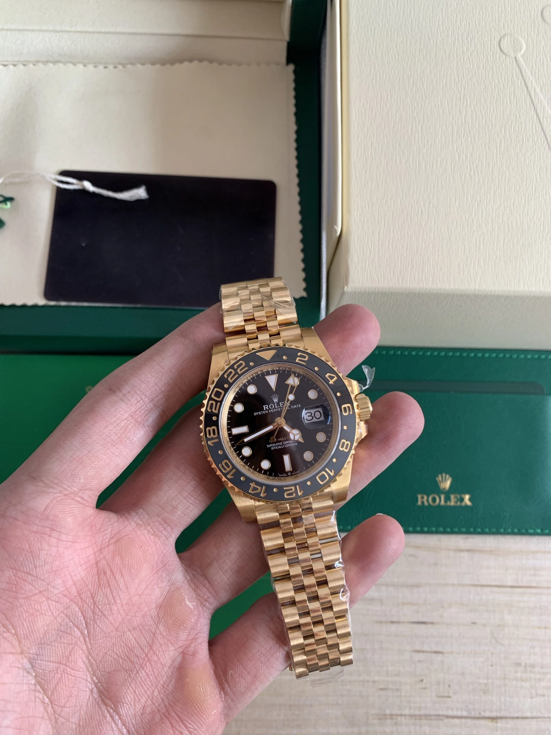 Superclone Rolex GMT-Master II 40 mm Black Dial 126718GRNR