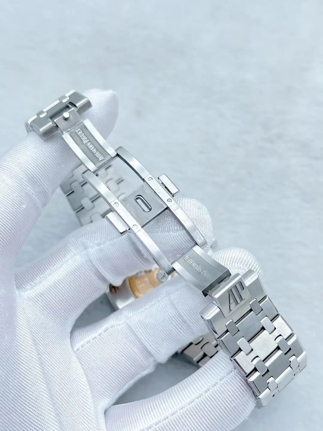 Audemars Piguet Royal Oak Selfwinding Blue 15400ST.OO.1220ST.03