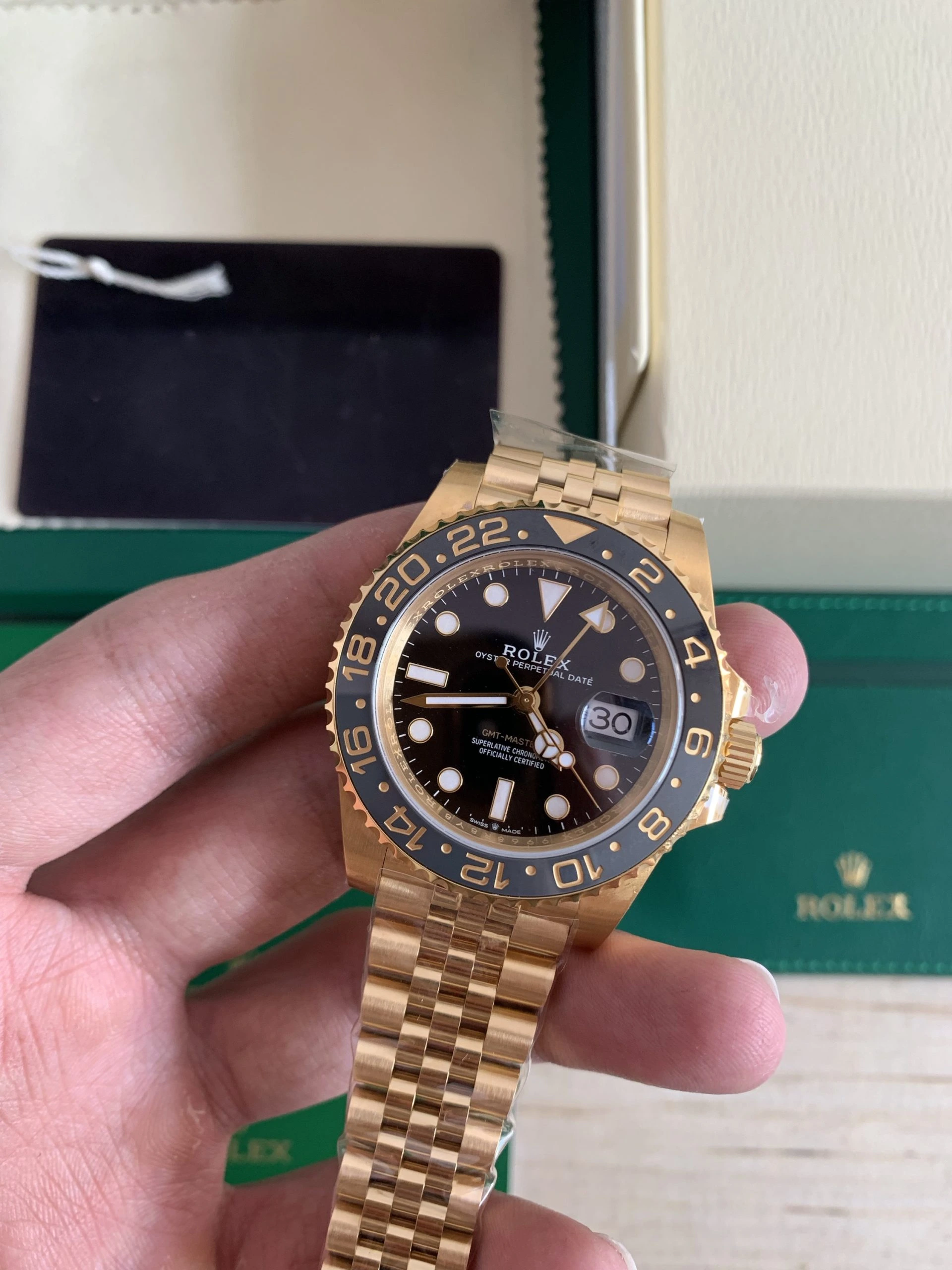 Superclone Rolex GMT-Master II 40 mm Black Dial 126718GRNR