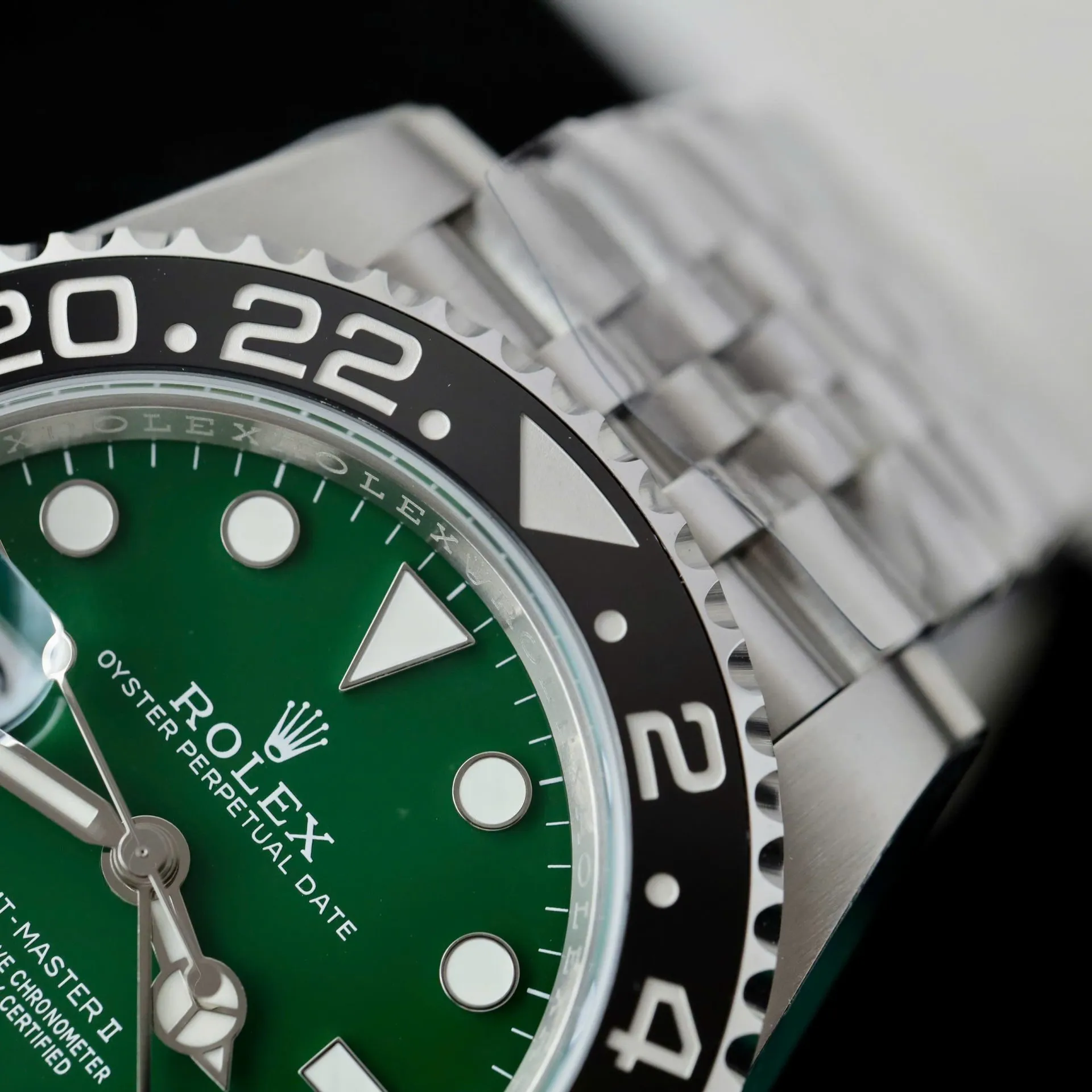 Superclone Rolex GMT-Master II 40 mm 126729VTNR Jubilee “Absinthe”