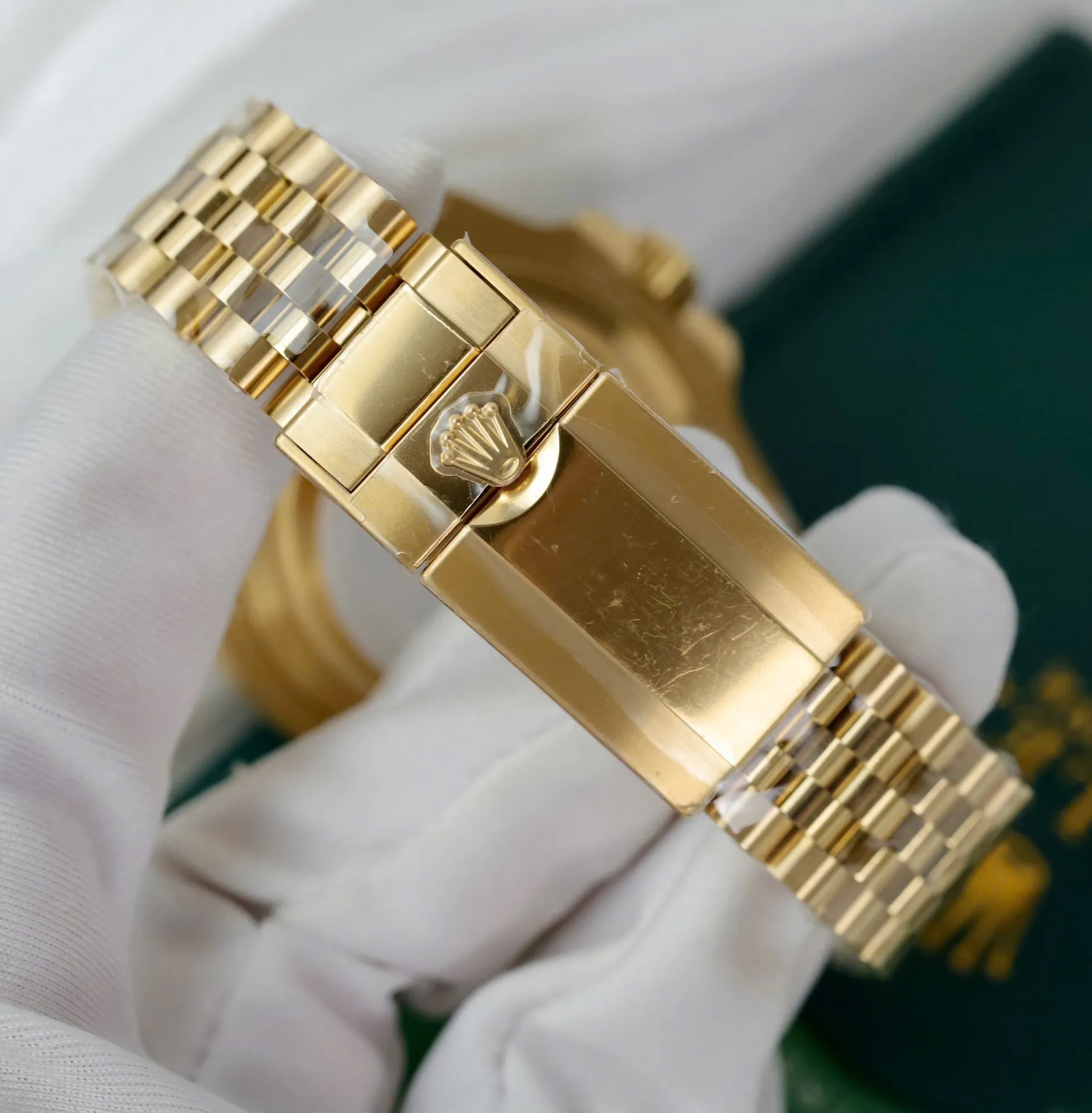 Superclone Rolex GMT-Master II 40 mm 126718GRNR Tiger Iron Dial