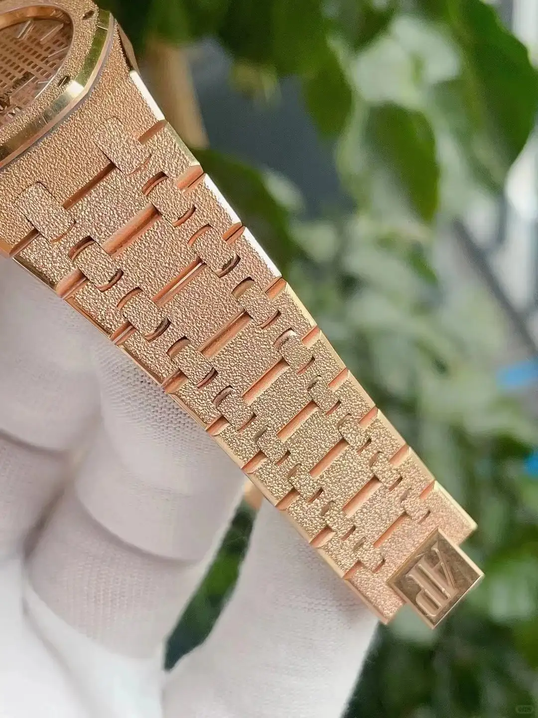 Audemars Piguet Royal Oak Frosted Gold Quartz Gold 67653OR.GG.1263OR.02