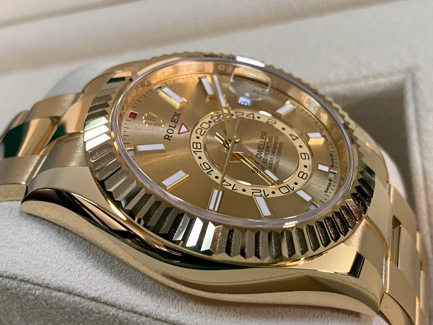 Superclone Rolex Sky-Dweller 42 mm Champagne Dial 336938