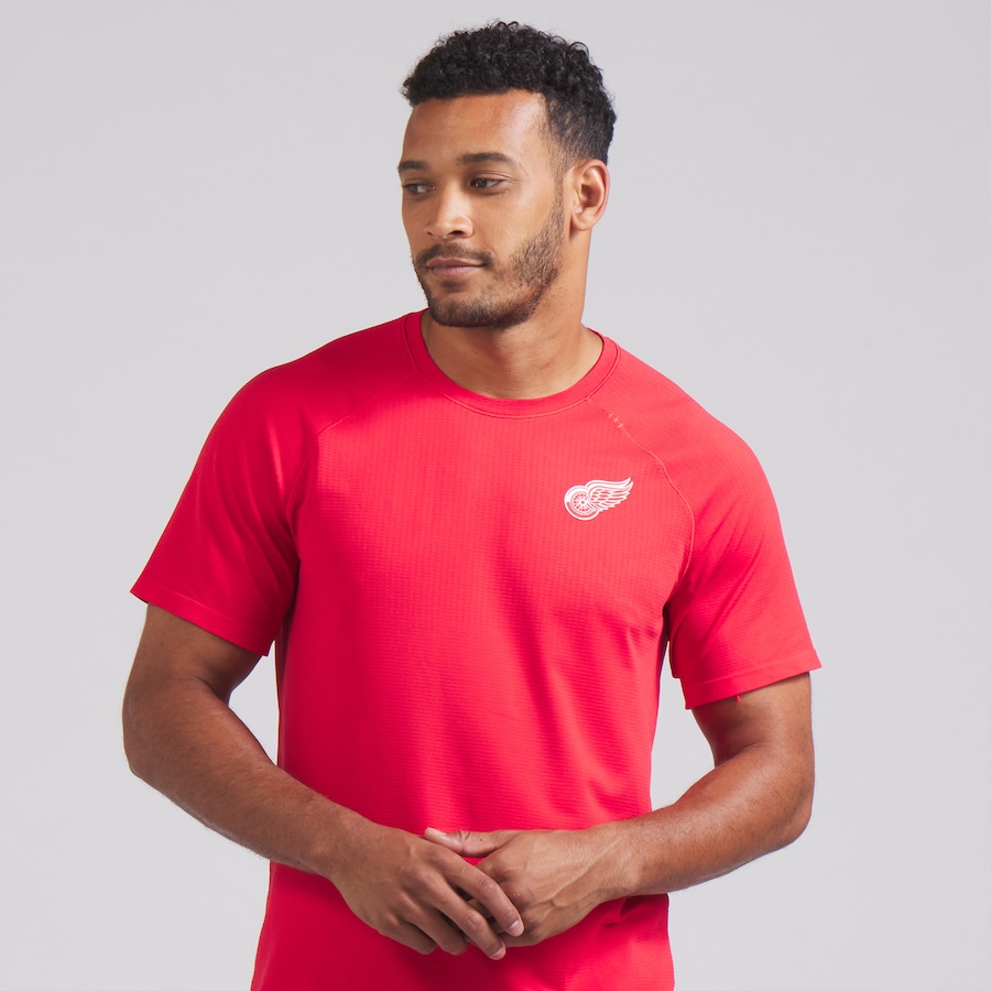 Men's Detroit Red Wings lululemon True Red Metal Vent Tech Short-Sleeve Shirt - Jersey
