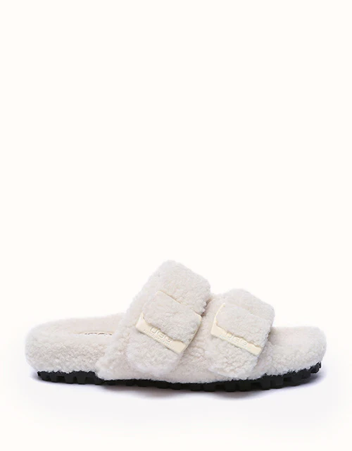AUSTRALIAN SHEPHERD® Jennie Slipper