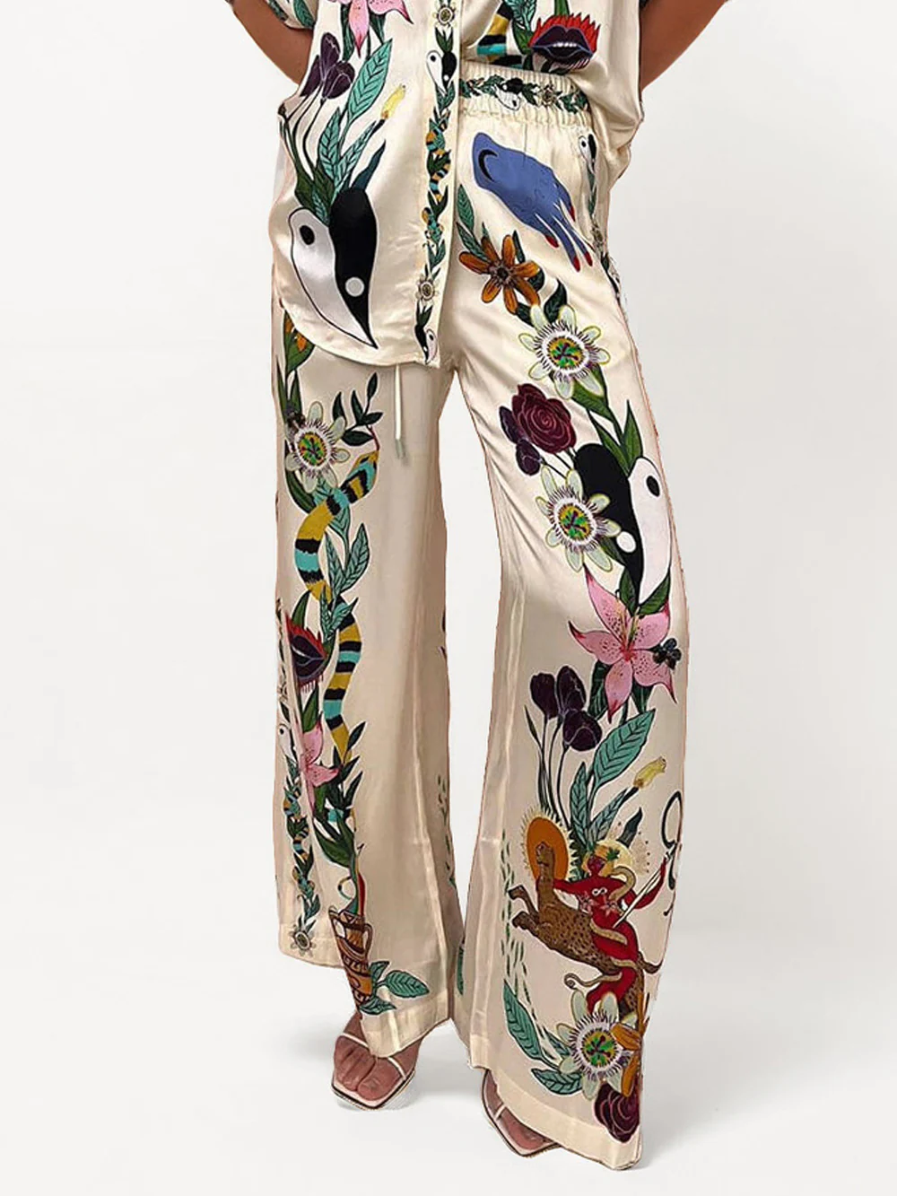 Satin Oversized Pants with Sophisticated Print - XPRESSC
