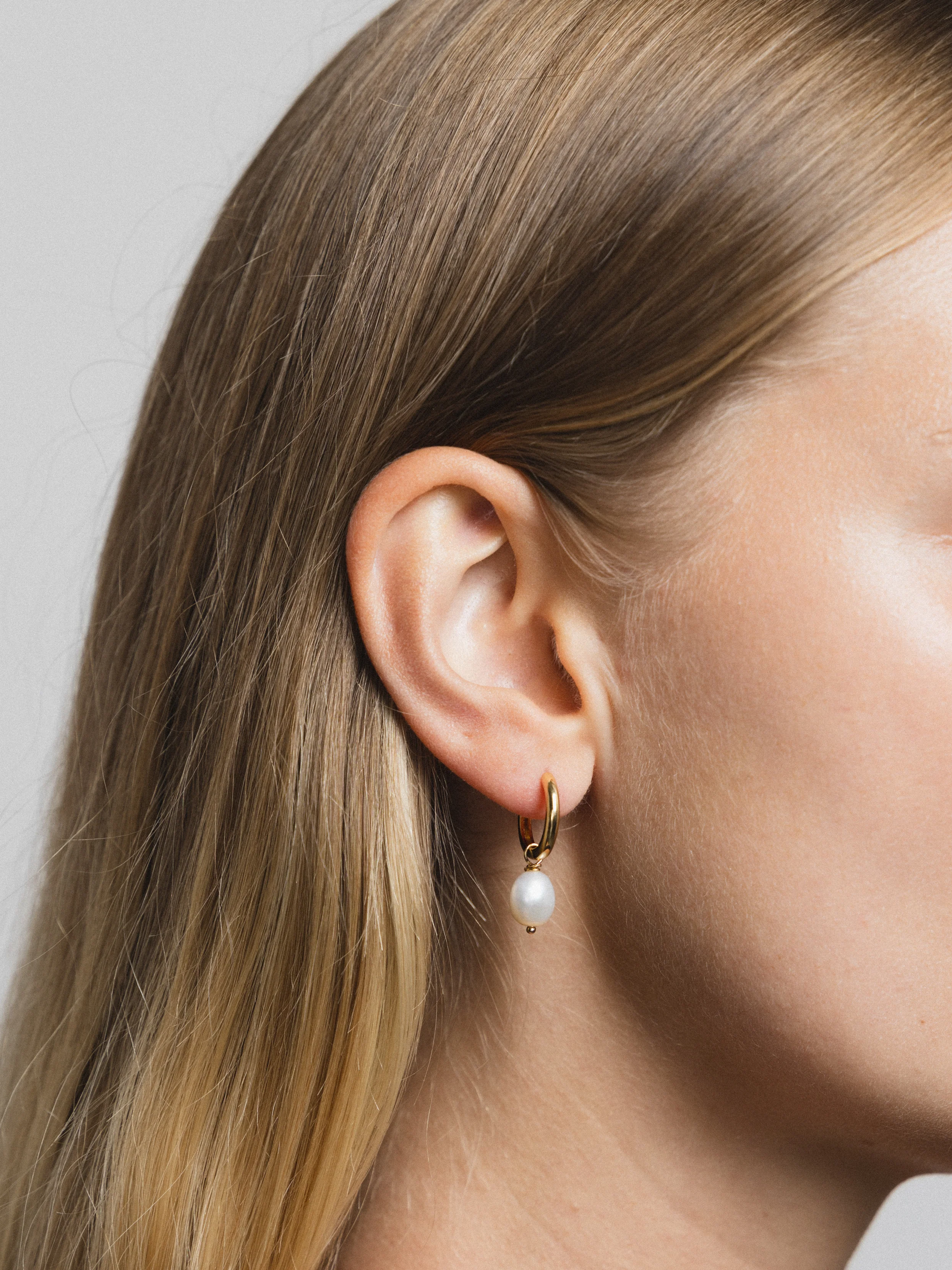 Pearl Hoops in Gold - XPRESSC