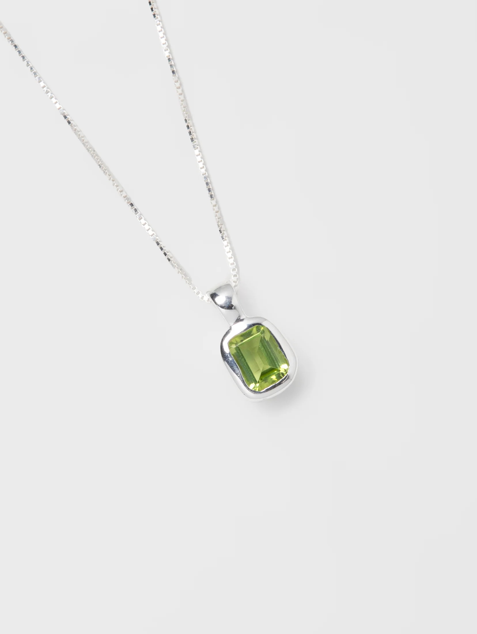 Freya Necklace in Green Peridot and Sterling Silver - XPRESSC